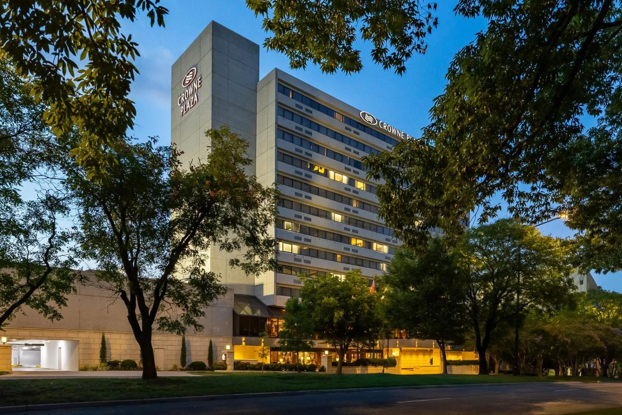 Property building in Crowne Plaza Knoxville Downtown University by IHG