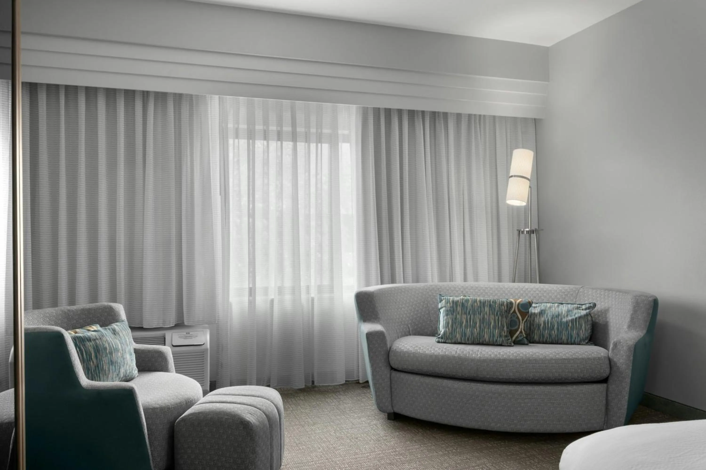 Photo of the whole room in Courtyard Charlotte Airport North