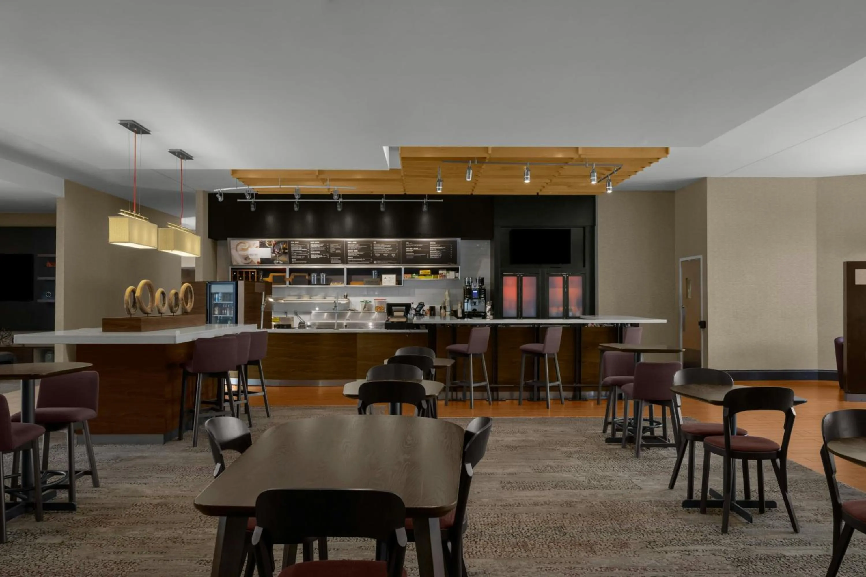 Restaurant/places to eat in Courtyard Charlotte Airport North