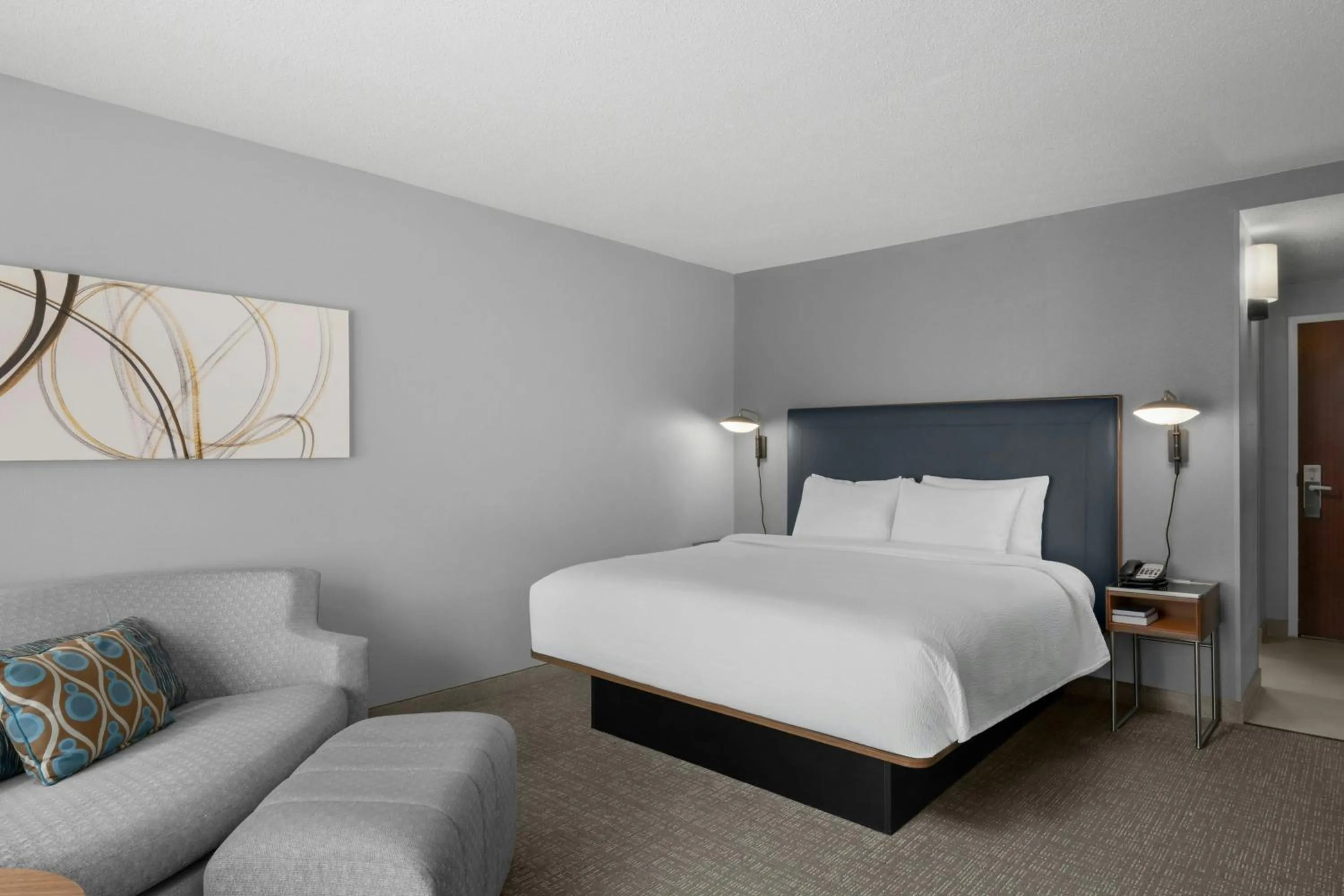 Photo of the whole room, Bed in Courtyard Charlotte Airport North