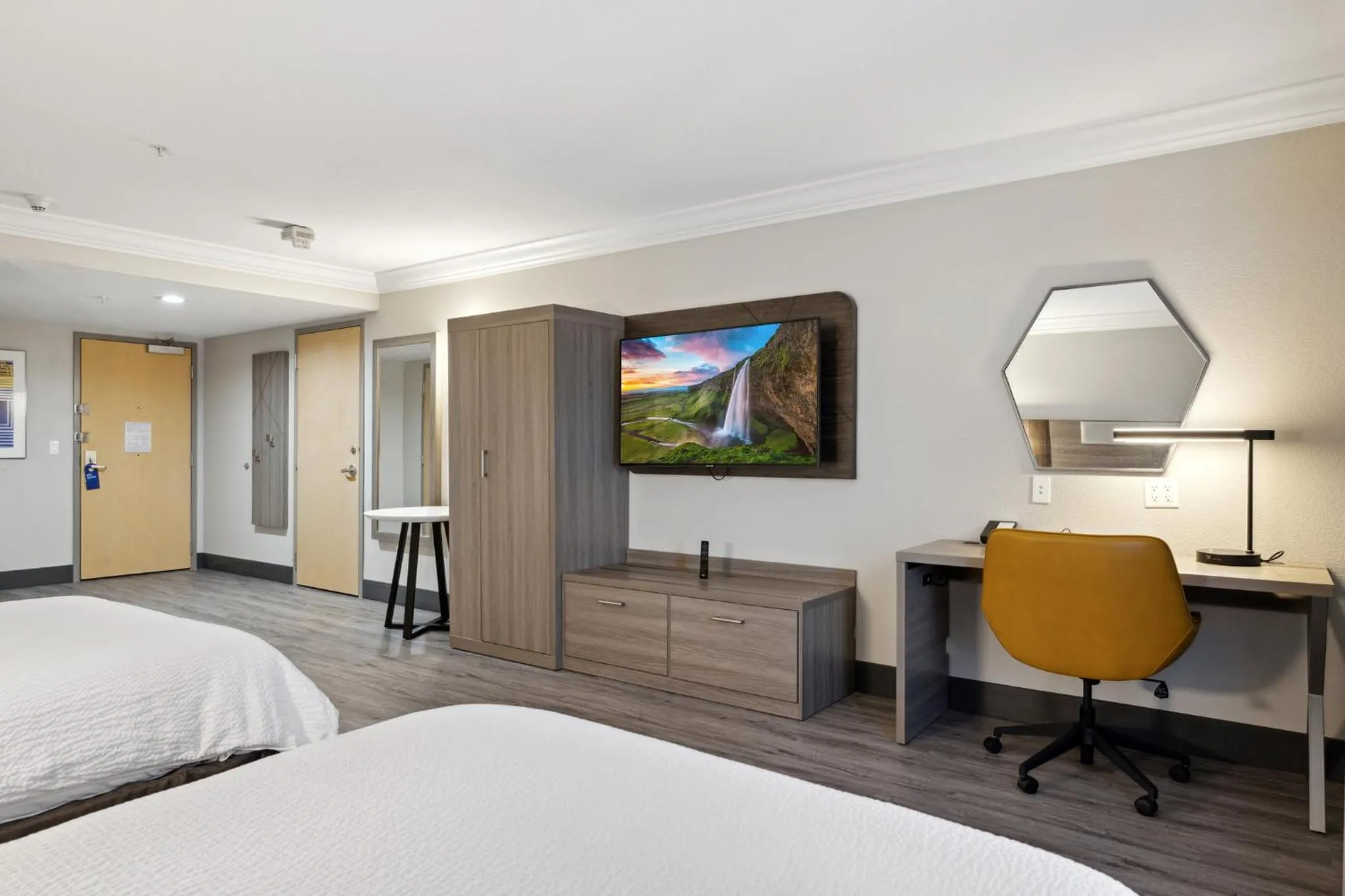 Photo of the whole room, Bed in Holiday Inn Express Hotel & Suites Vacaville by IHG