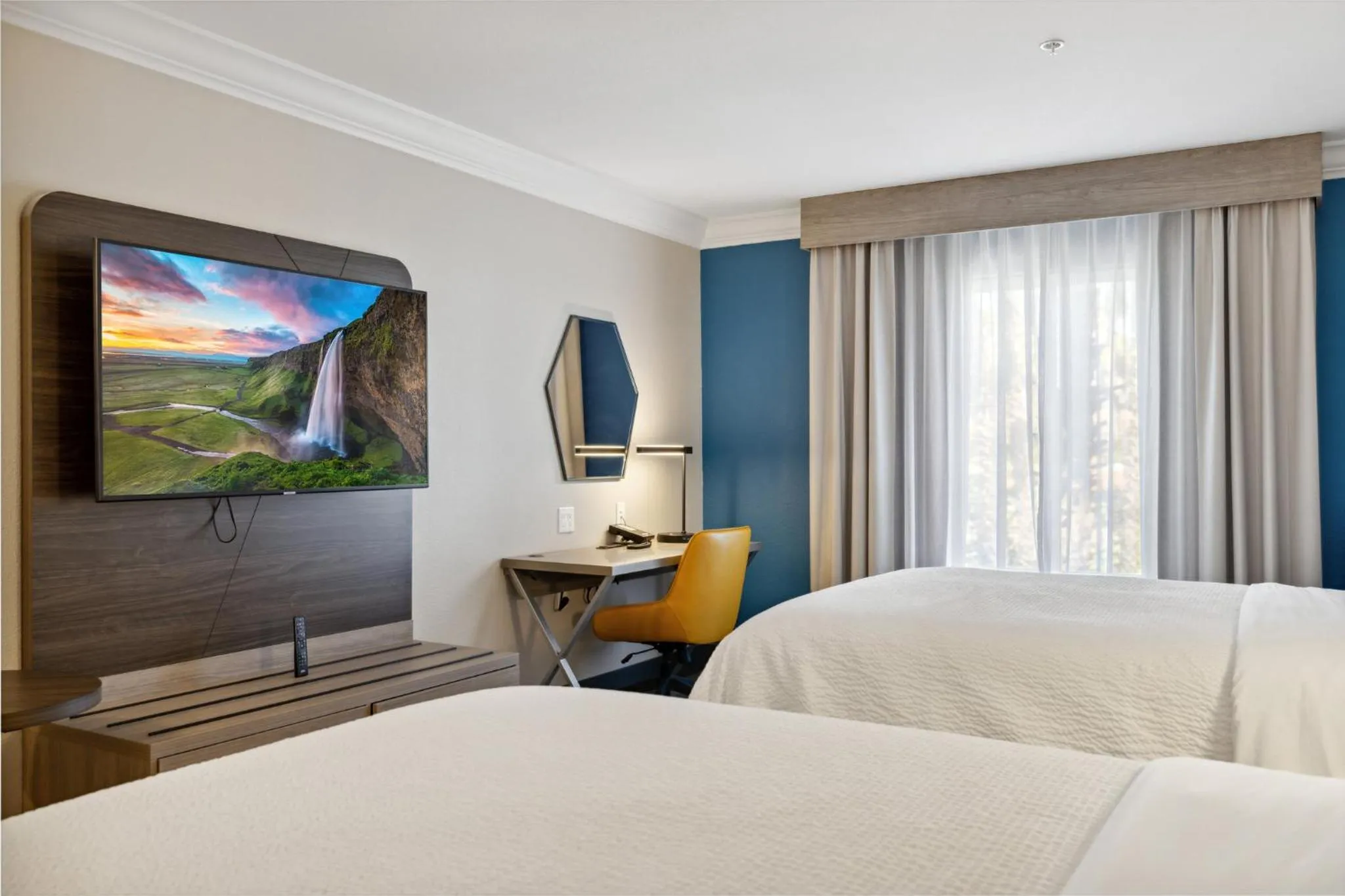 Photo of the whole room, Bed in Holiday Inn Express Hotel & Suites Vacaville by IHG