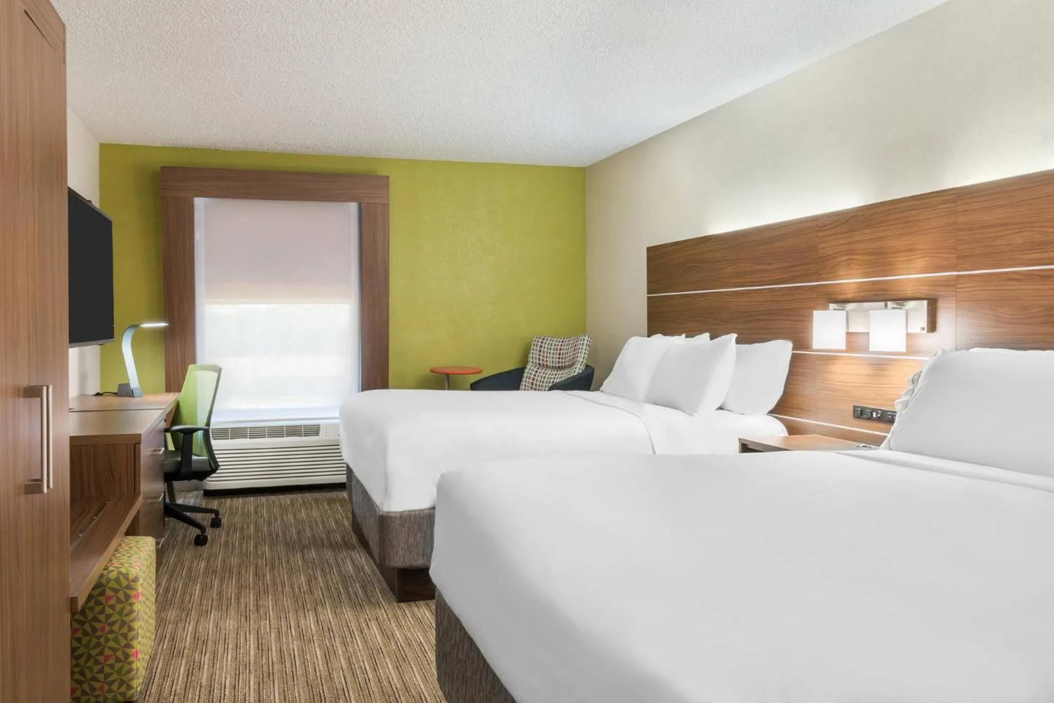Photo of the whole room, Bed in Holiday Inn Express Hotel & Suites Bentonville by IHG