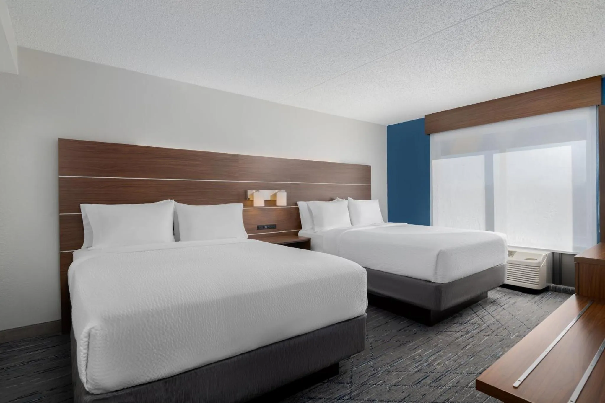 Photo of the whole room, Bed in Holiday Inn Express Hotel & Suites Bentonville by IHG