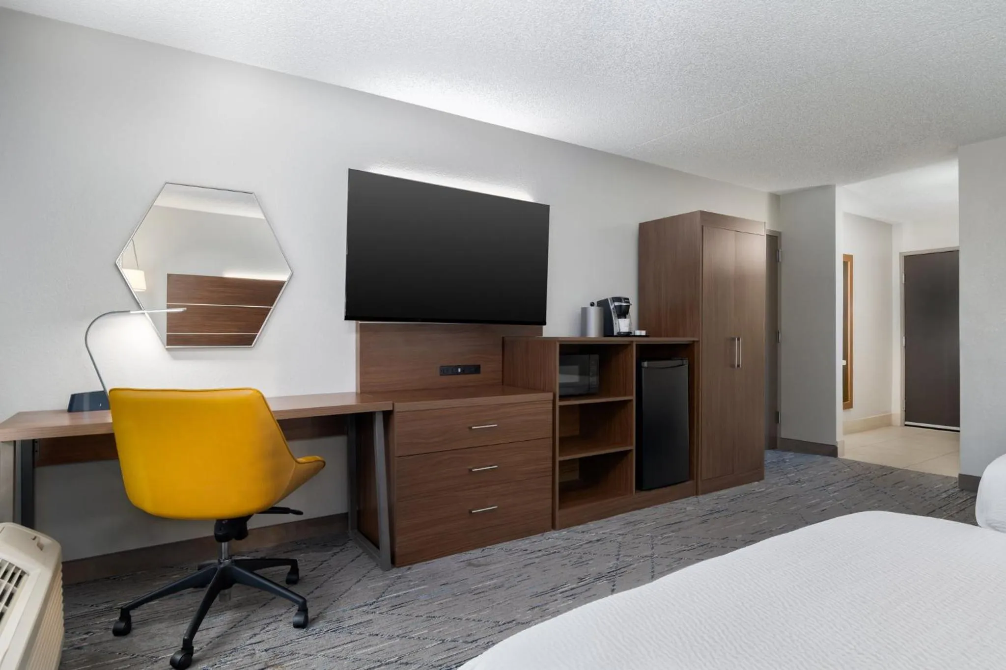 Photo of the whole room, Bed in Holiday Inn Express Hotel & Suites Bentonville by IHG