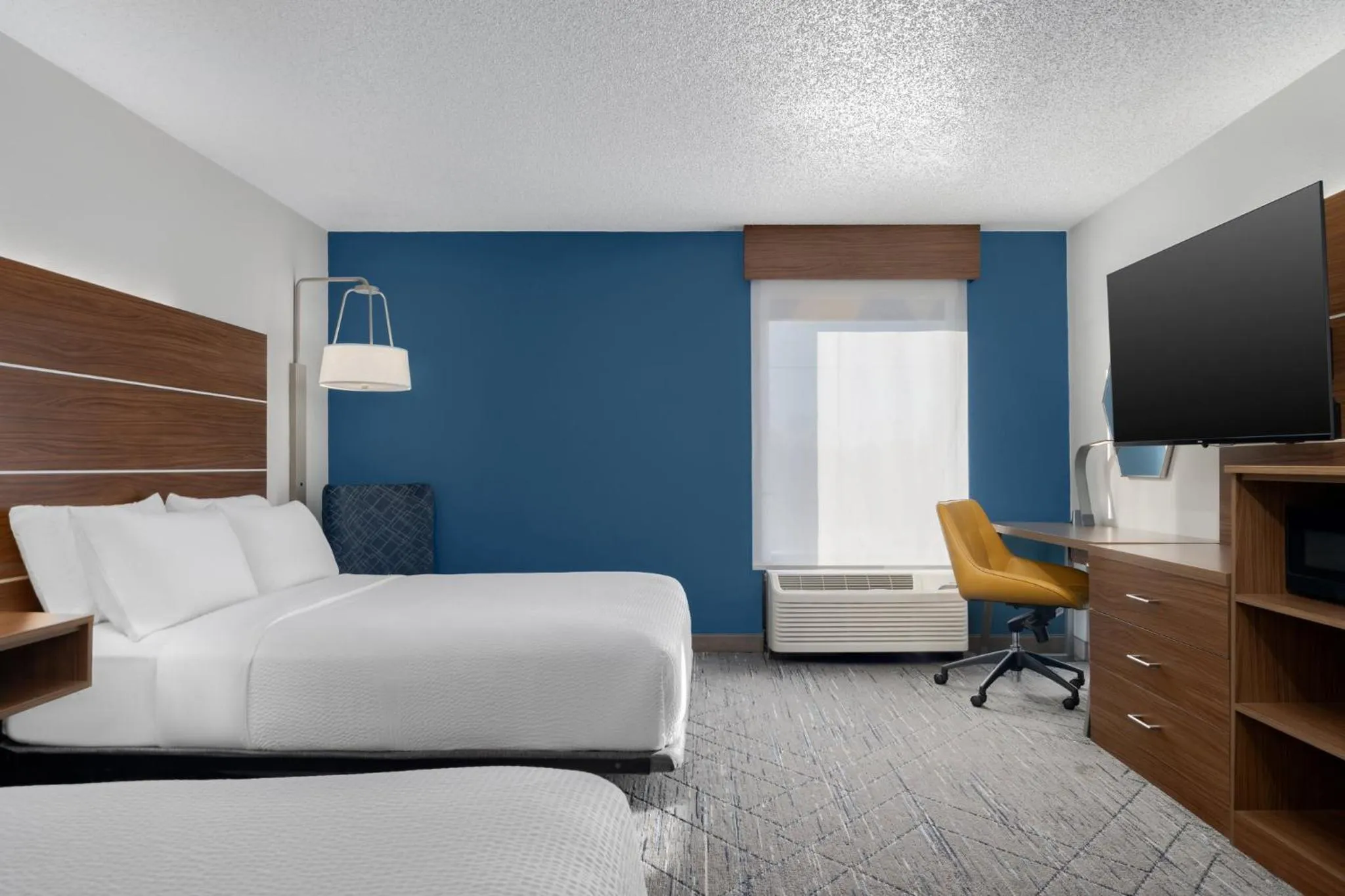 Photo of the whole room, Bed in Holiday Inn Express Hotel & Suites Bentonville by IHG
