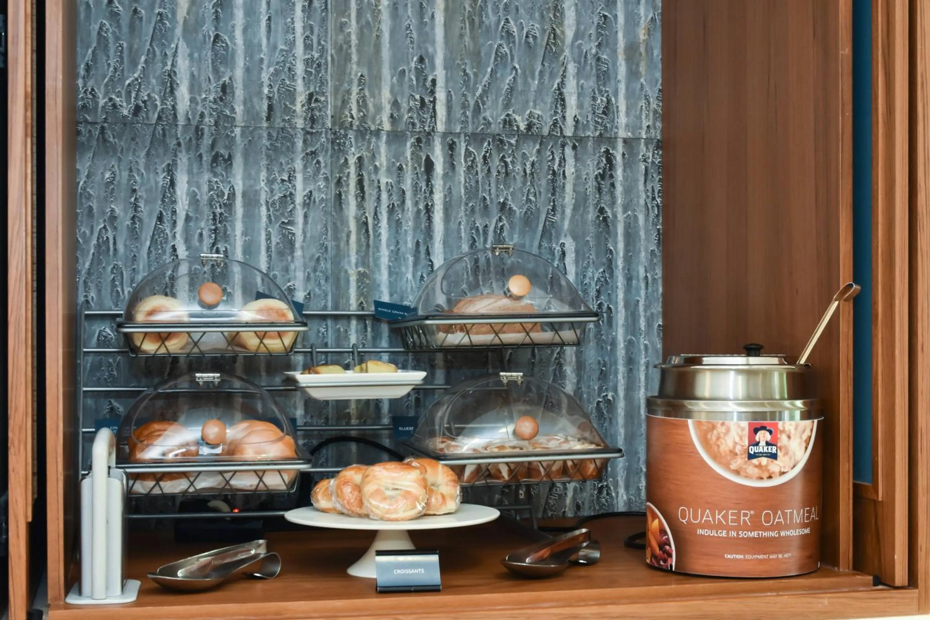 Breakfast in SpringHill Suites by Marriott Charlotte / Concord Mills Speedway