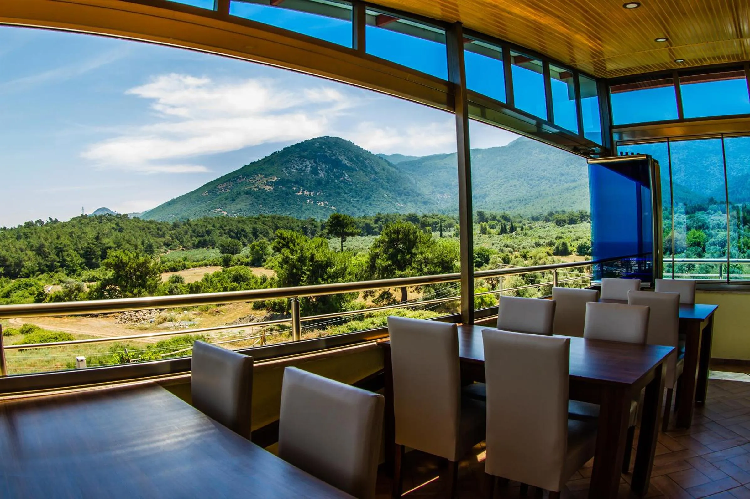 Restaurant/places to eat in Misa Pension Apart