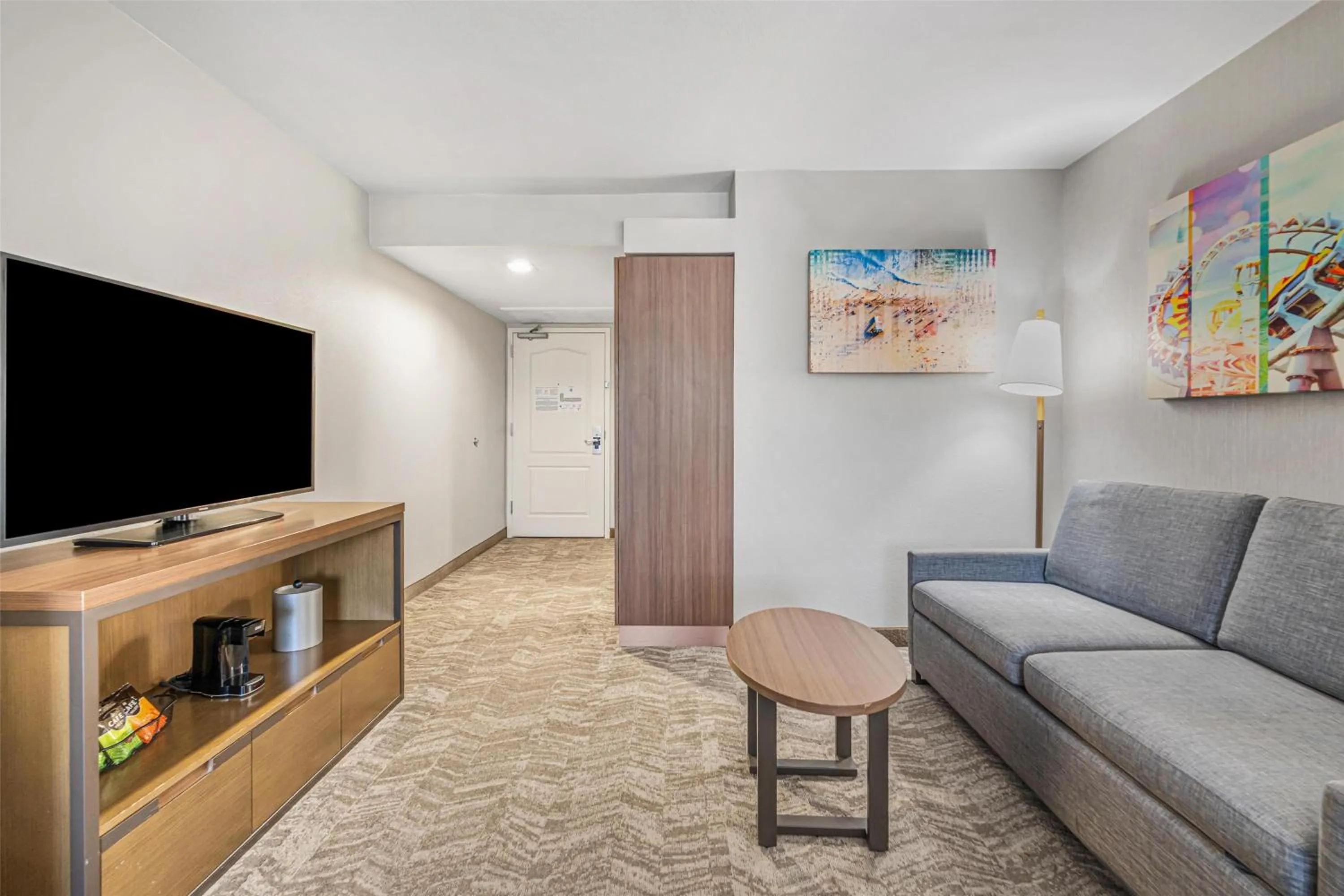 Bedroom in Best Western Valencia/Six Flags Inn & Suites