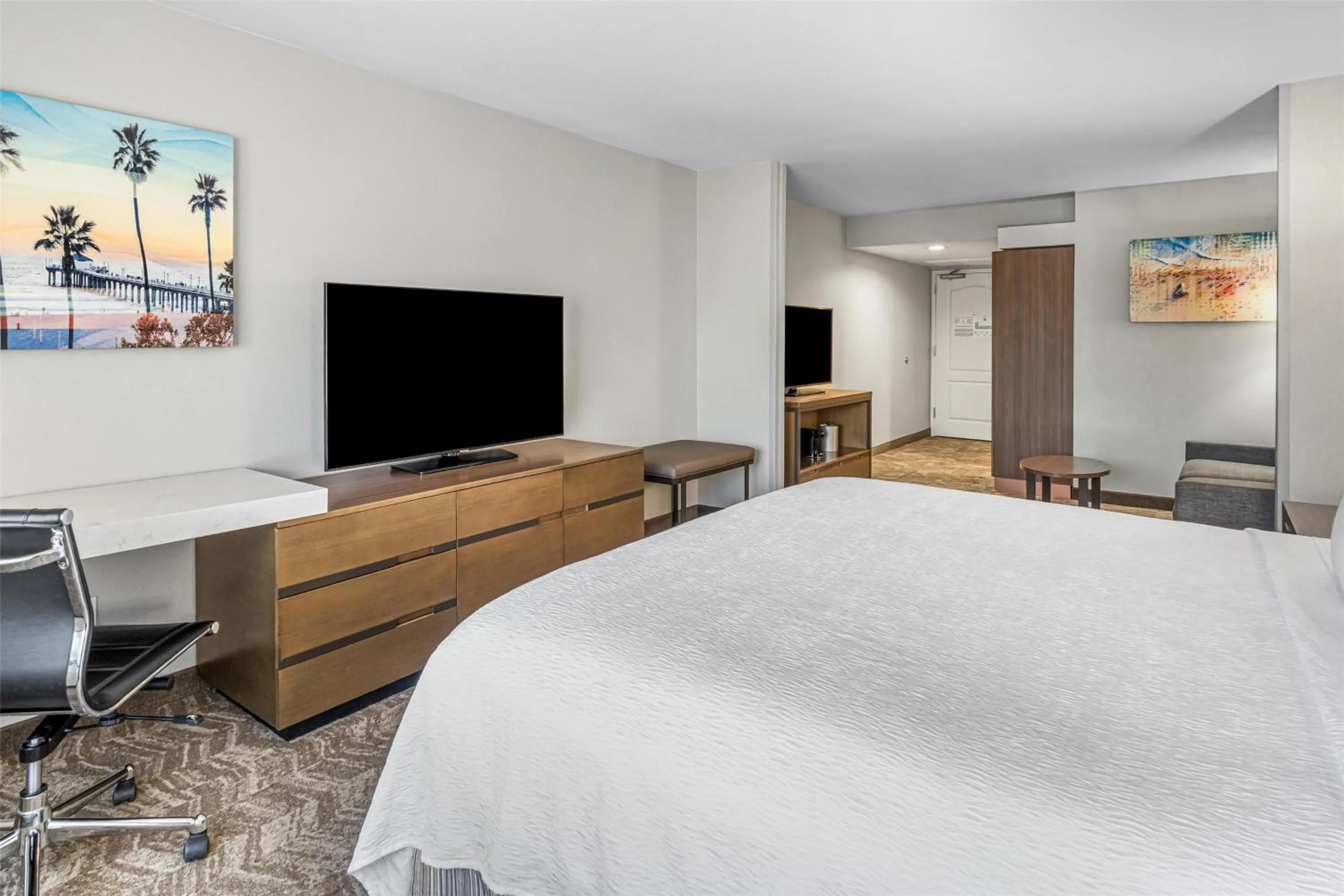 Bedroom, Bed in Best Western Valencia/Six Flags Inn & Suites