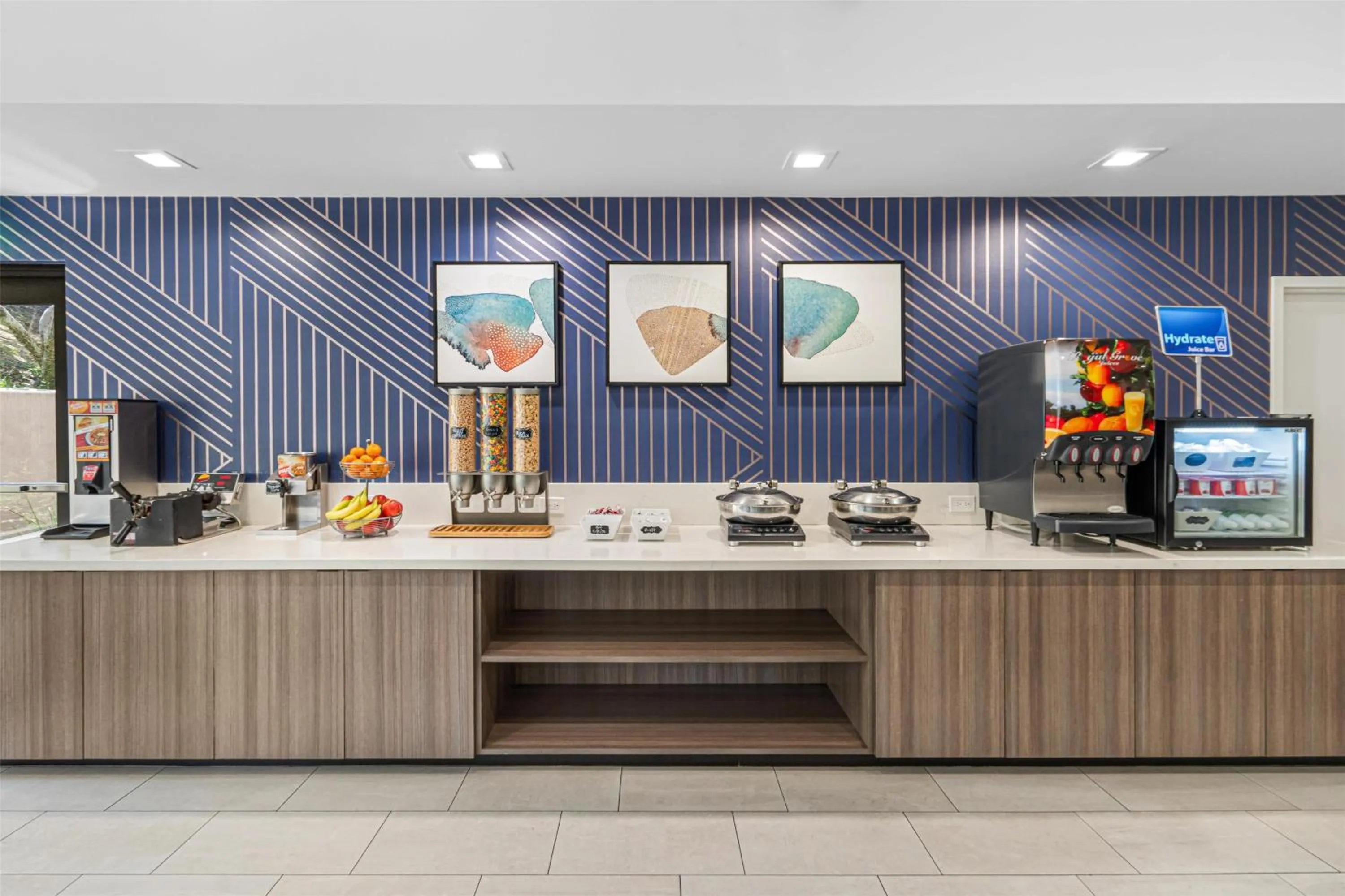 Breakfast in Best Western Valencia/Six Flags Inn & Suites