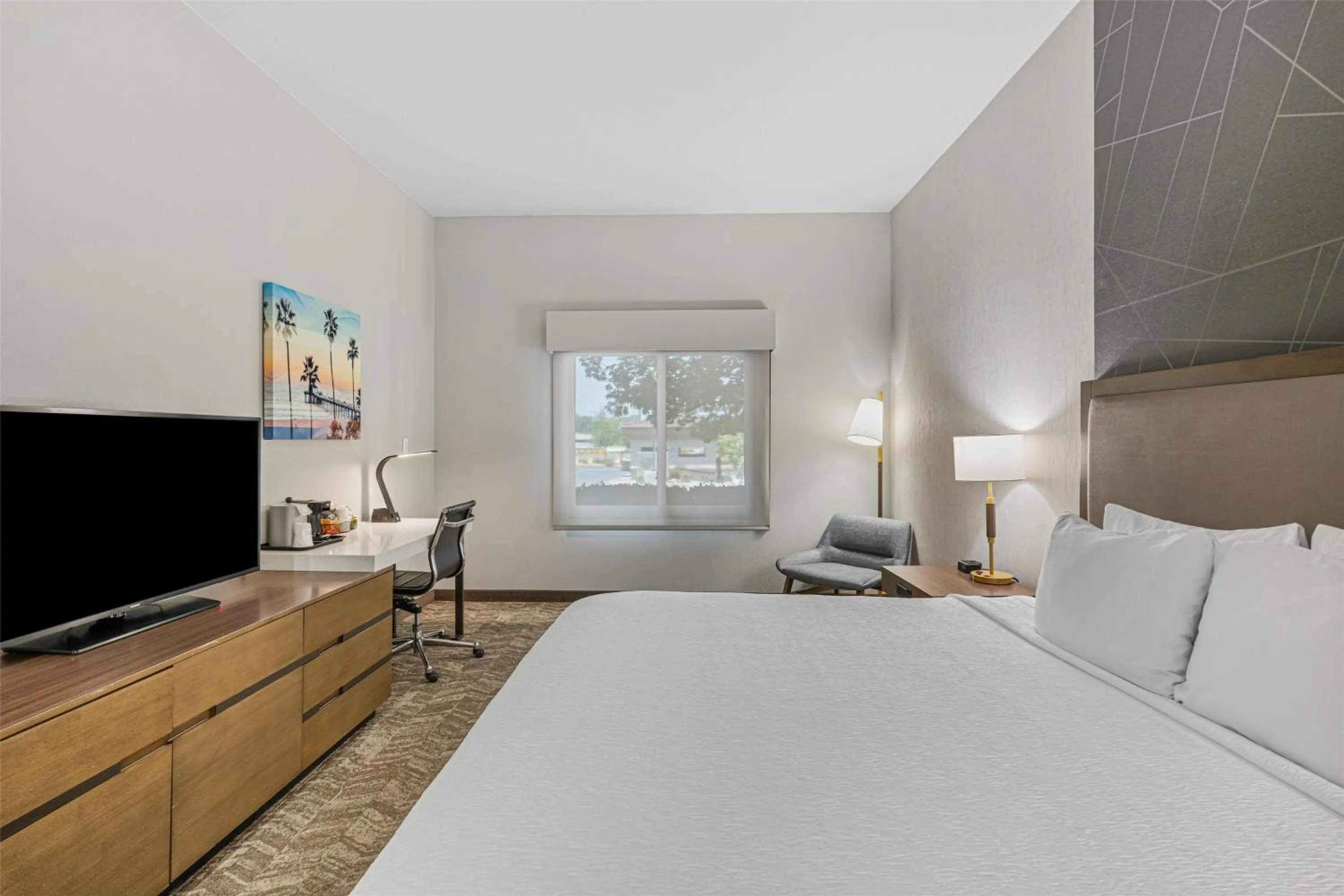 Bedroom, Bed in Best Western Valencia/Six Flags Inn & Suites