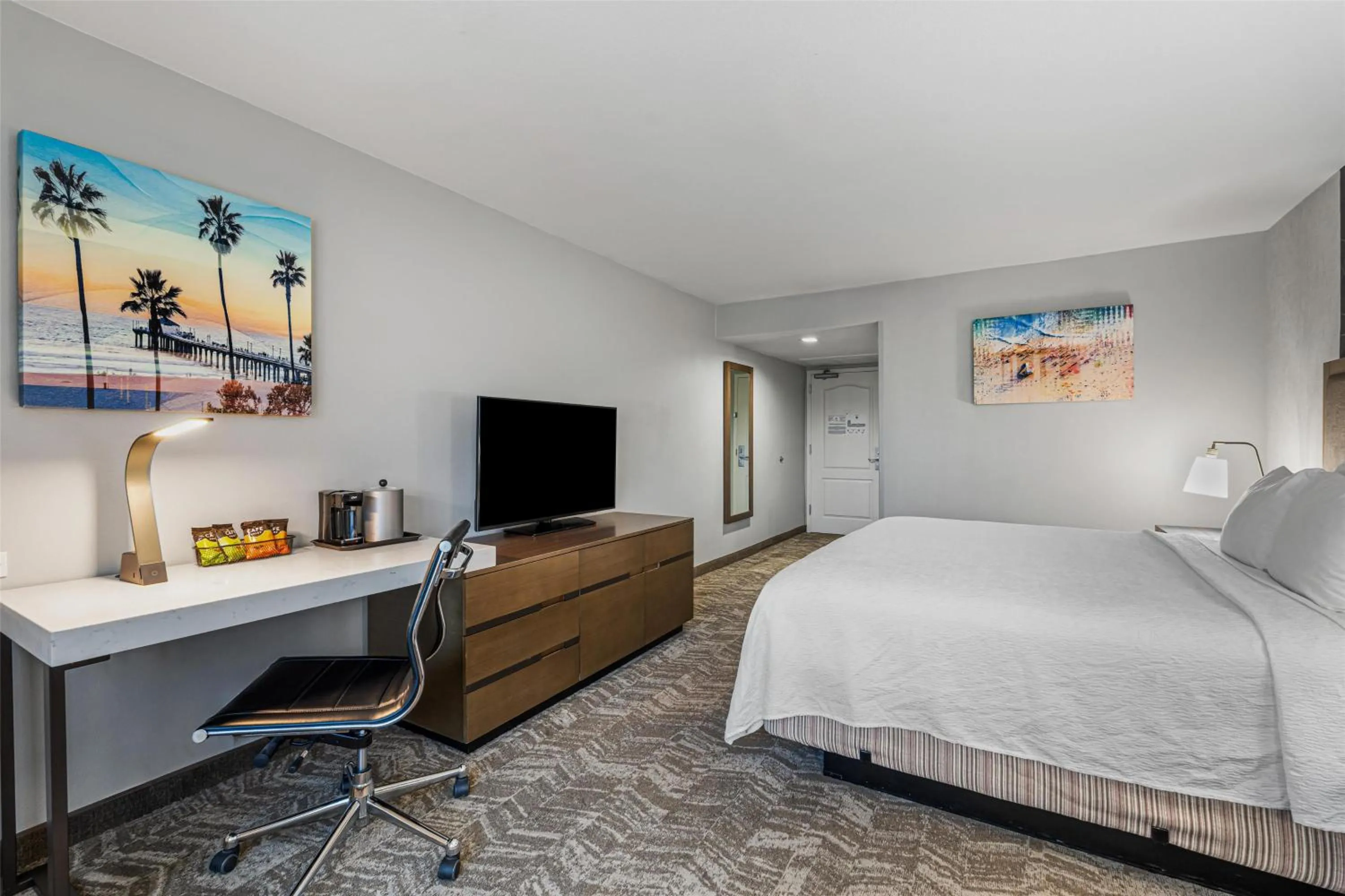 Bedroom, Bed in Best Western Valencia/Six Flags Inn & Suites