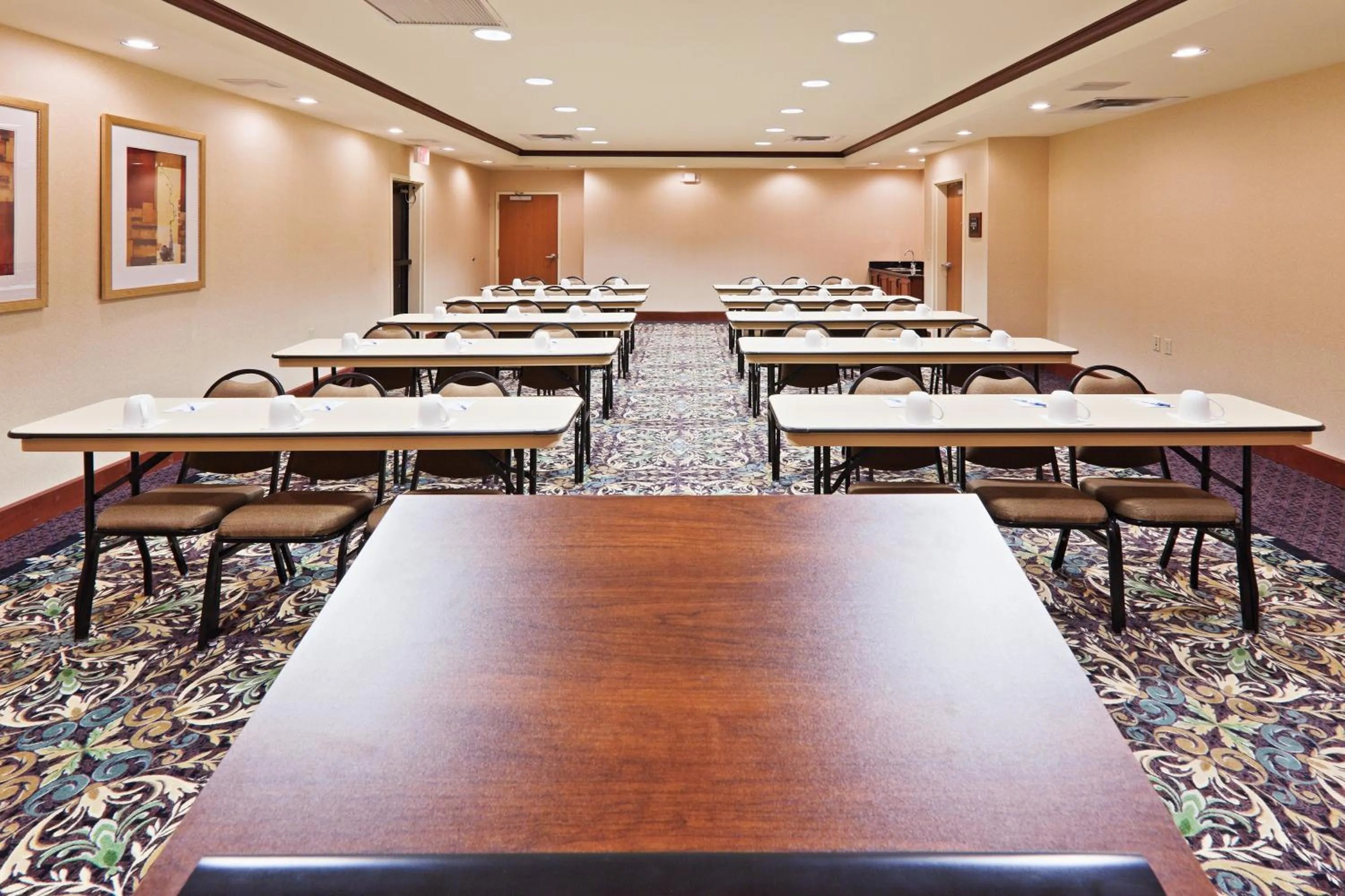Meeting/conference room in Staybridge Suites Oklahoma City-Quail Springs by IHG