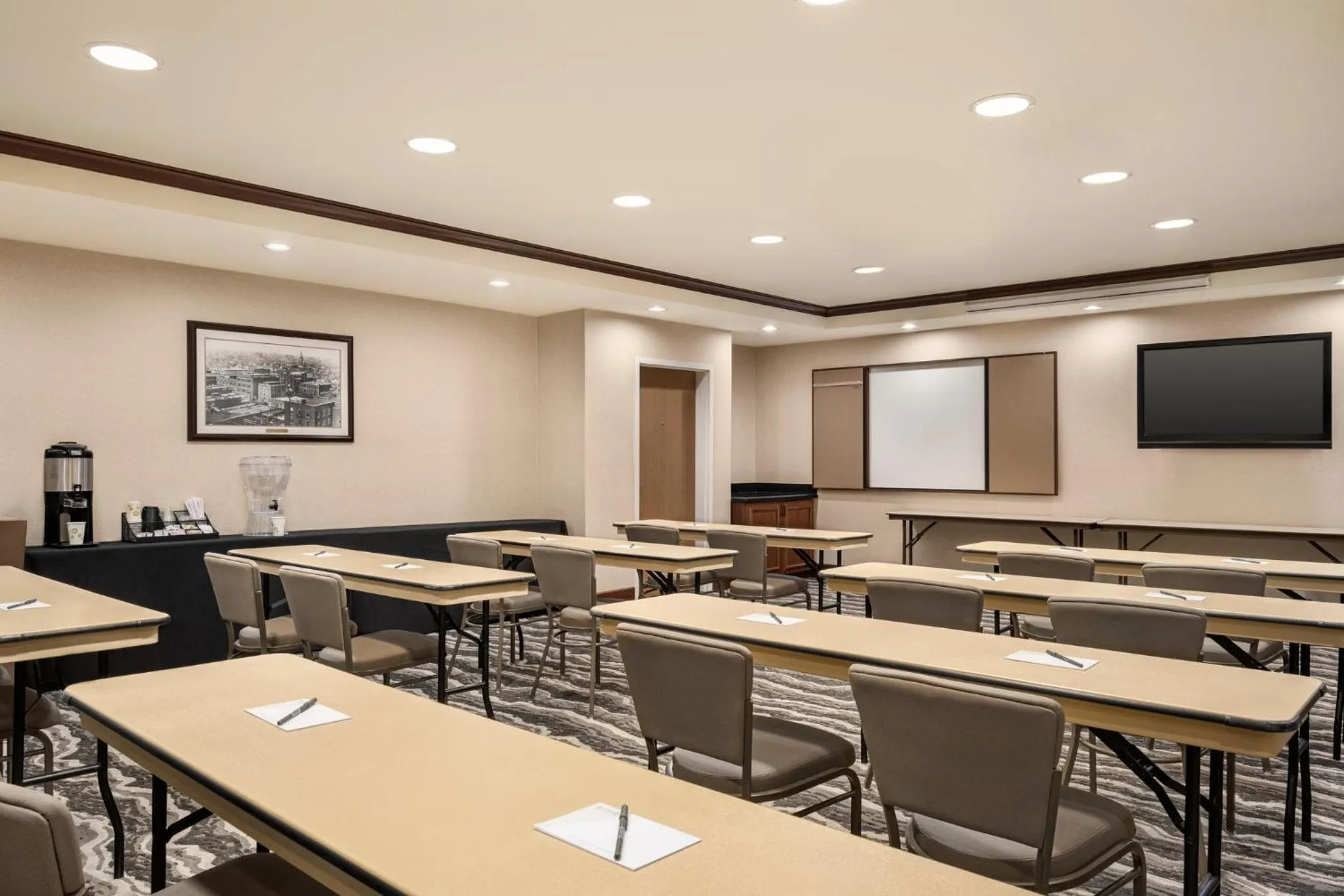 Meeting/conference room in Staybridge Suites Oklahoma City-Quail Springs by IHG