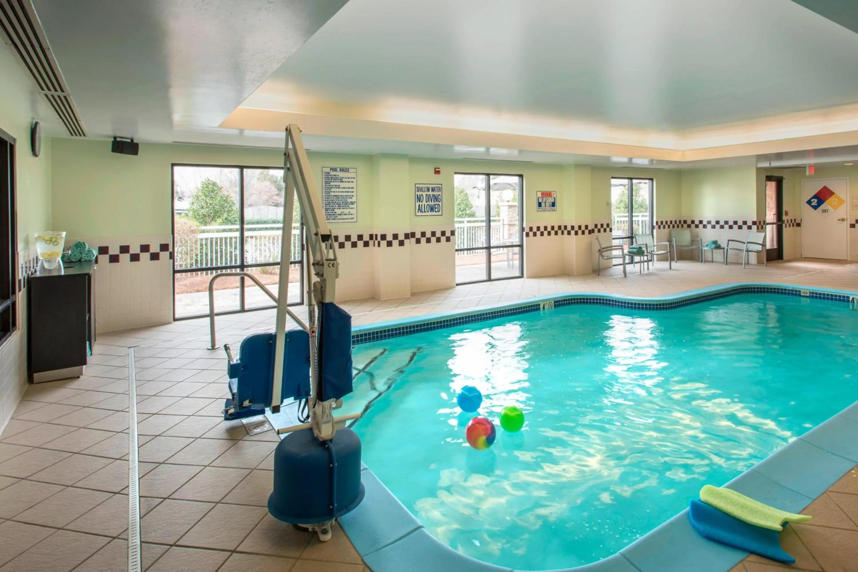 Swimming pool in SpringHill Suites by Marriott Charlotte Airport