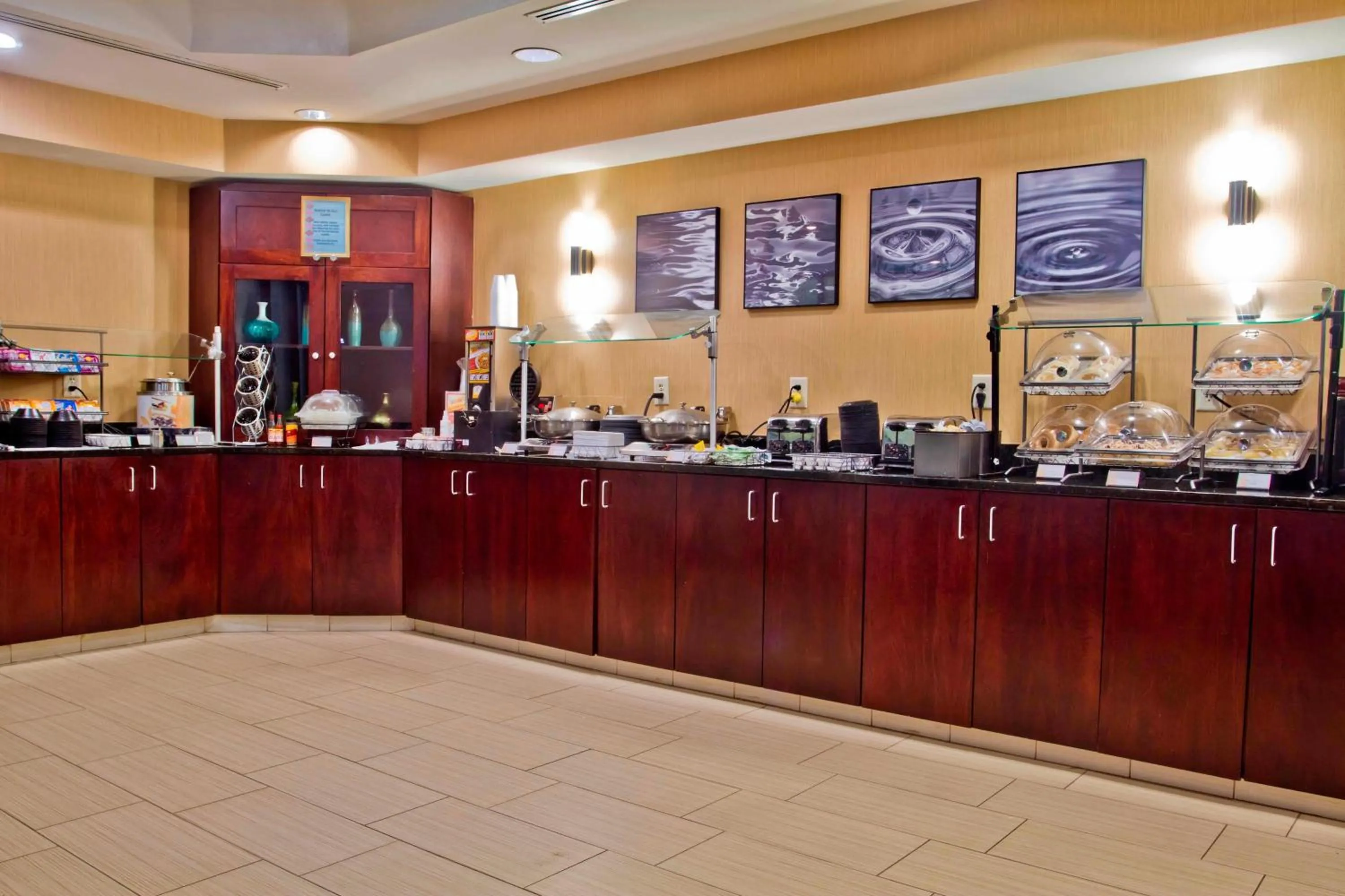 Breakfast in SpringHill Suites by Marriott Charlotte Airport