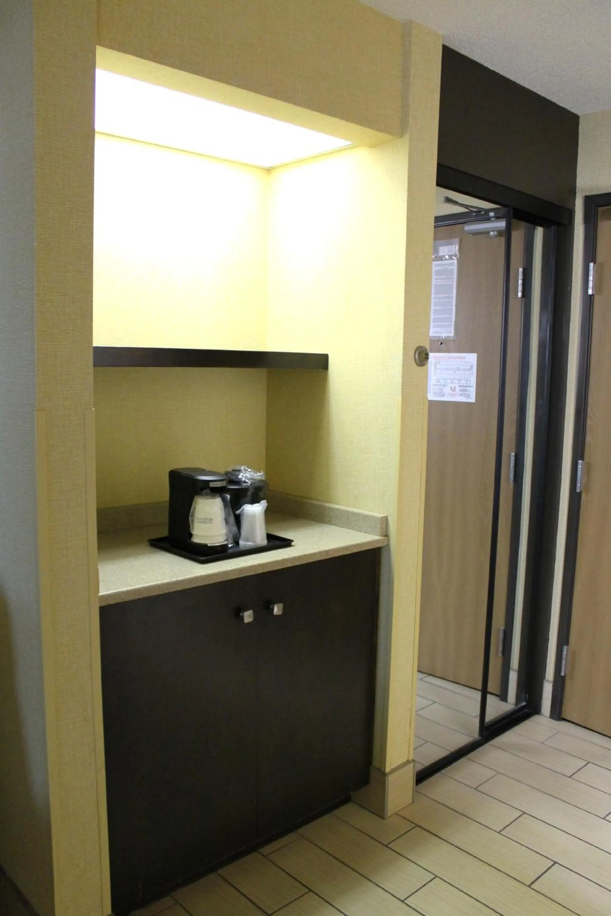Coffee/tea facilities in La Quinta by Wyndham Boise Airport