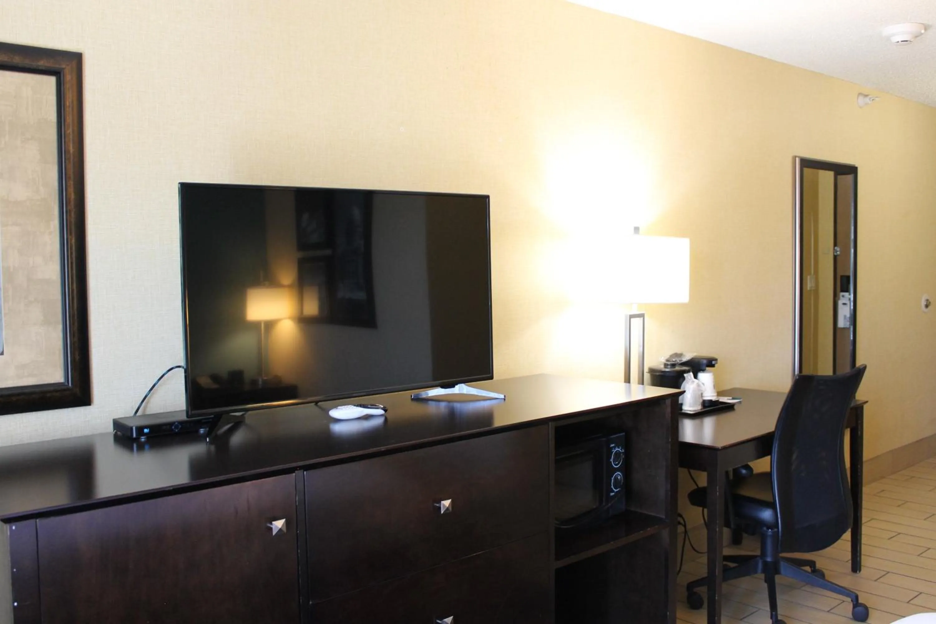 TV and multimedia in La Quinta by Wyndham Boise Airport