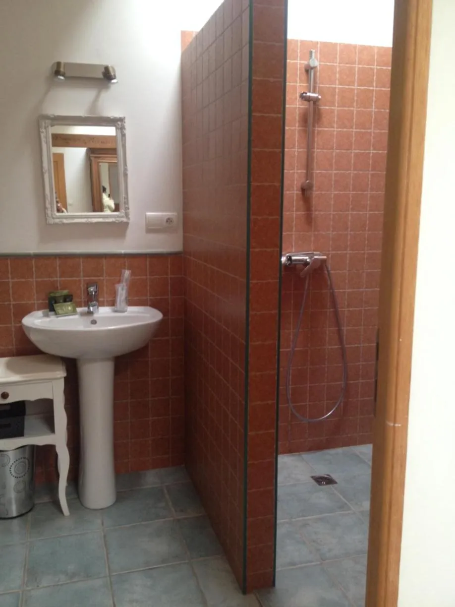 Bathroom in Gite du Calme 3 Star Bed & Breakfast Cognac