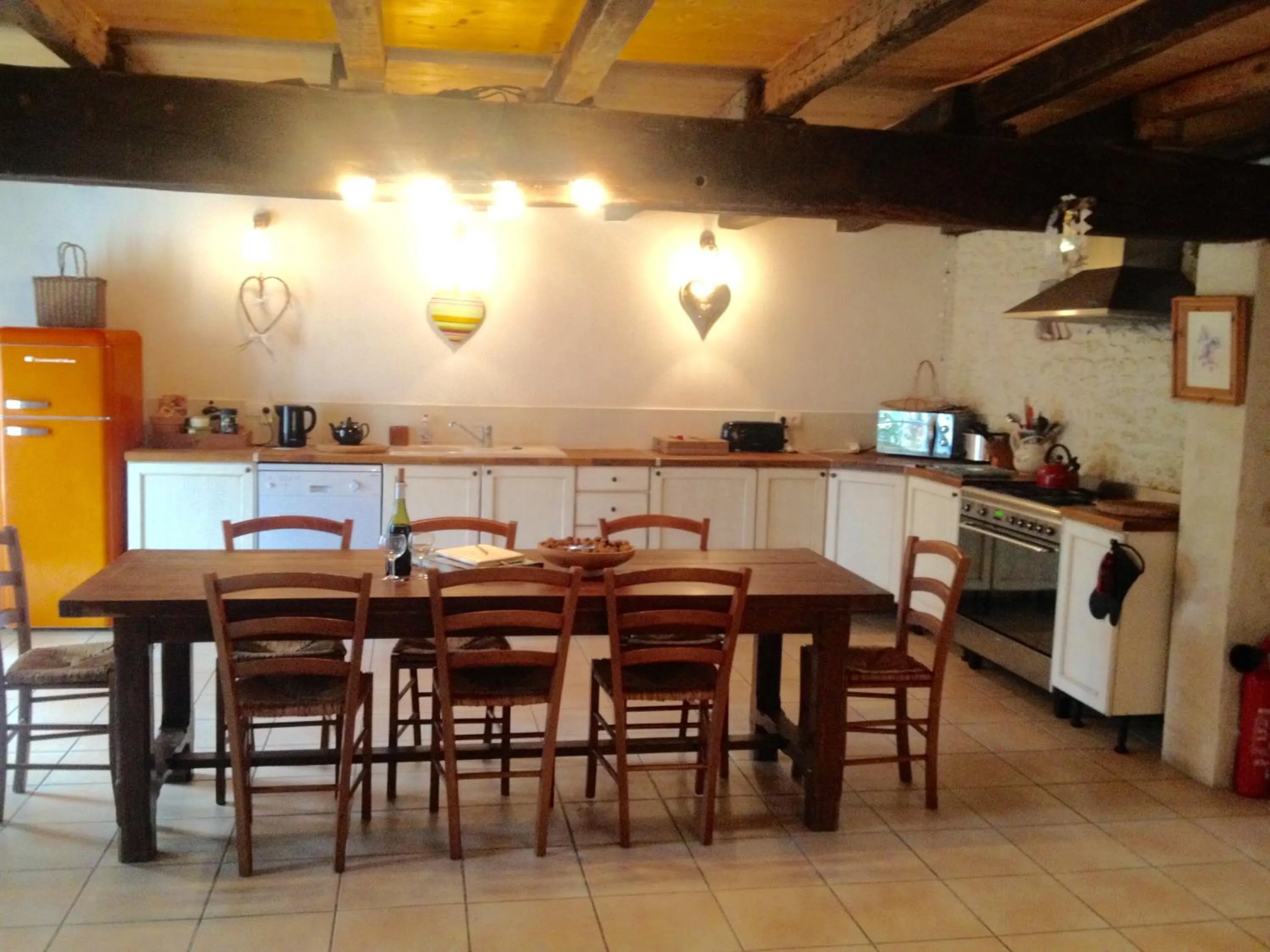 Kitchen or kitchenette in Gite du Calme 3 Star Bed & Breakfast Cognac