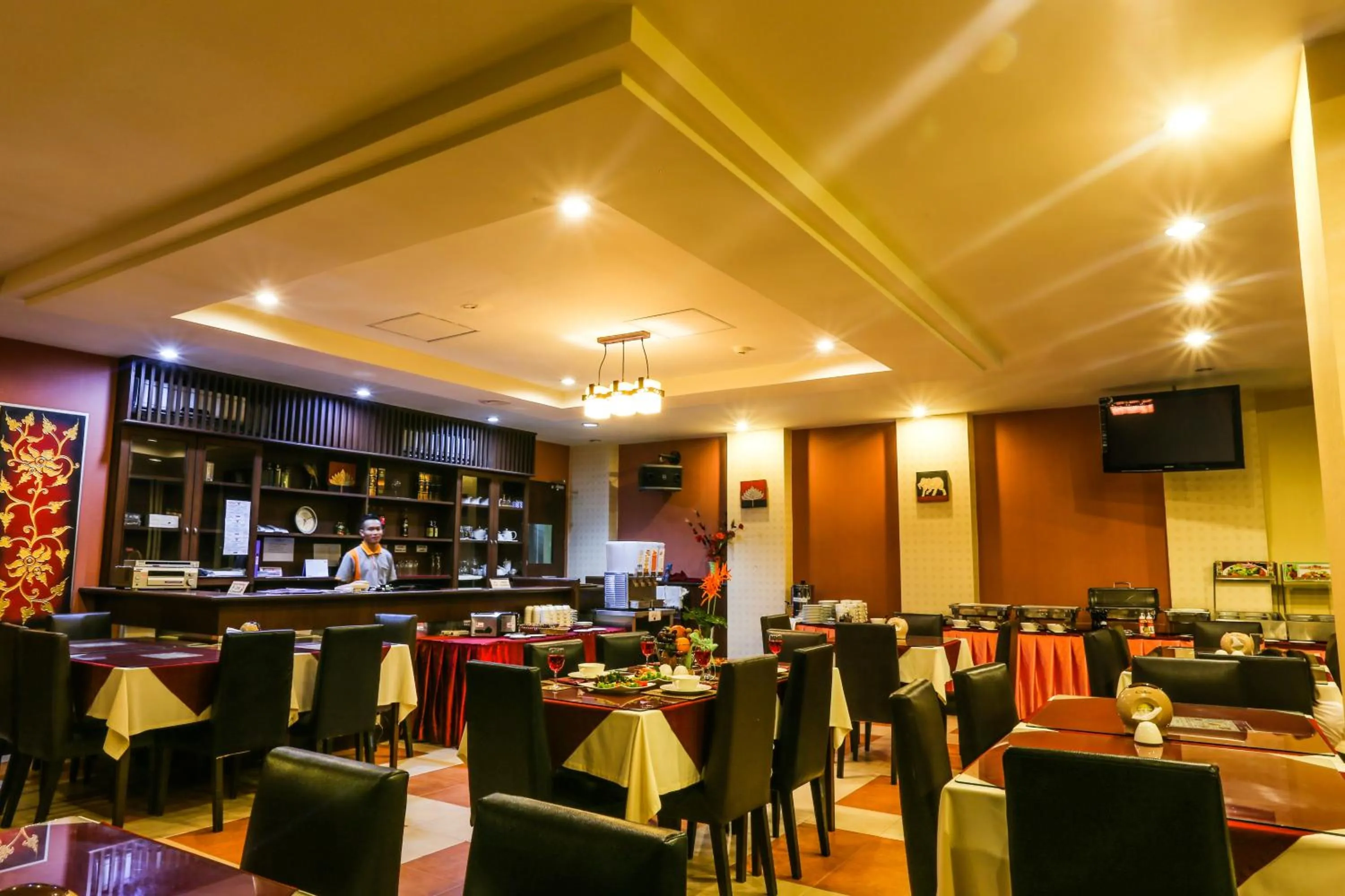 Restaurant/places to eat in Madina Rayong Hotel