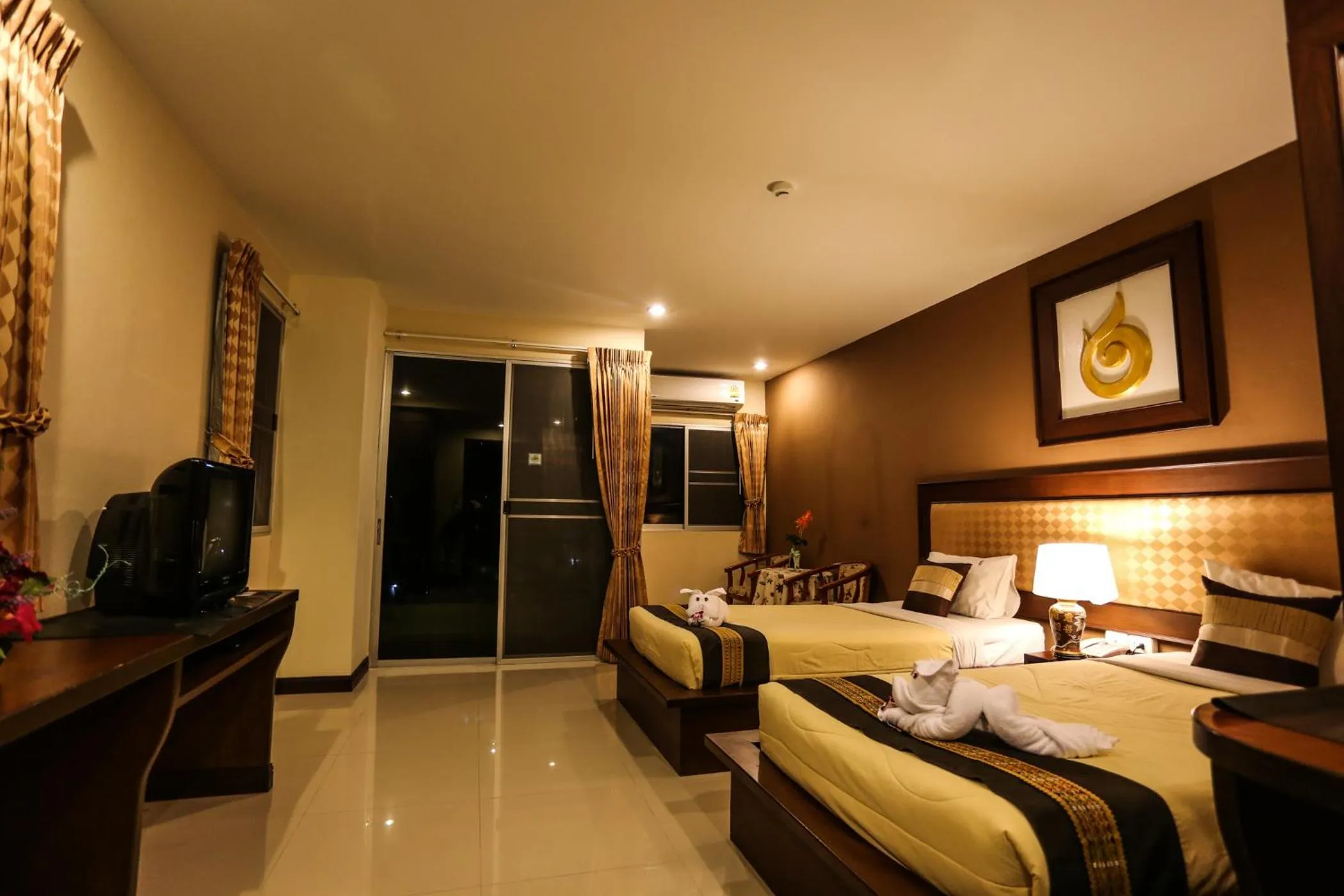 Bed in Madina Rayong Hotel