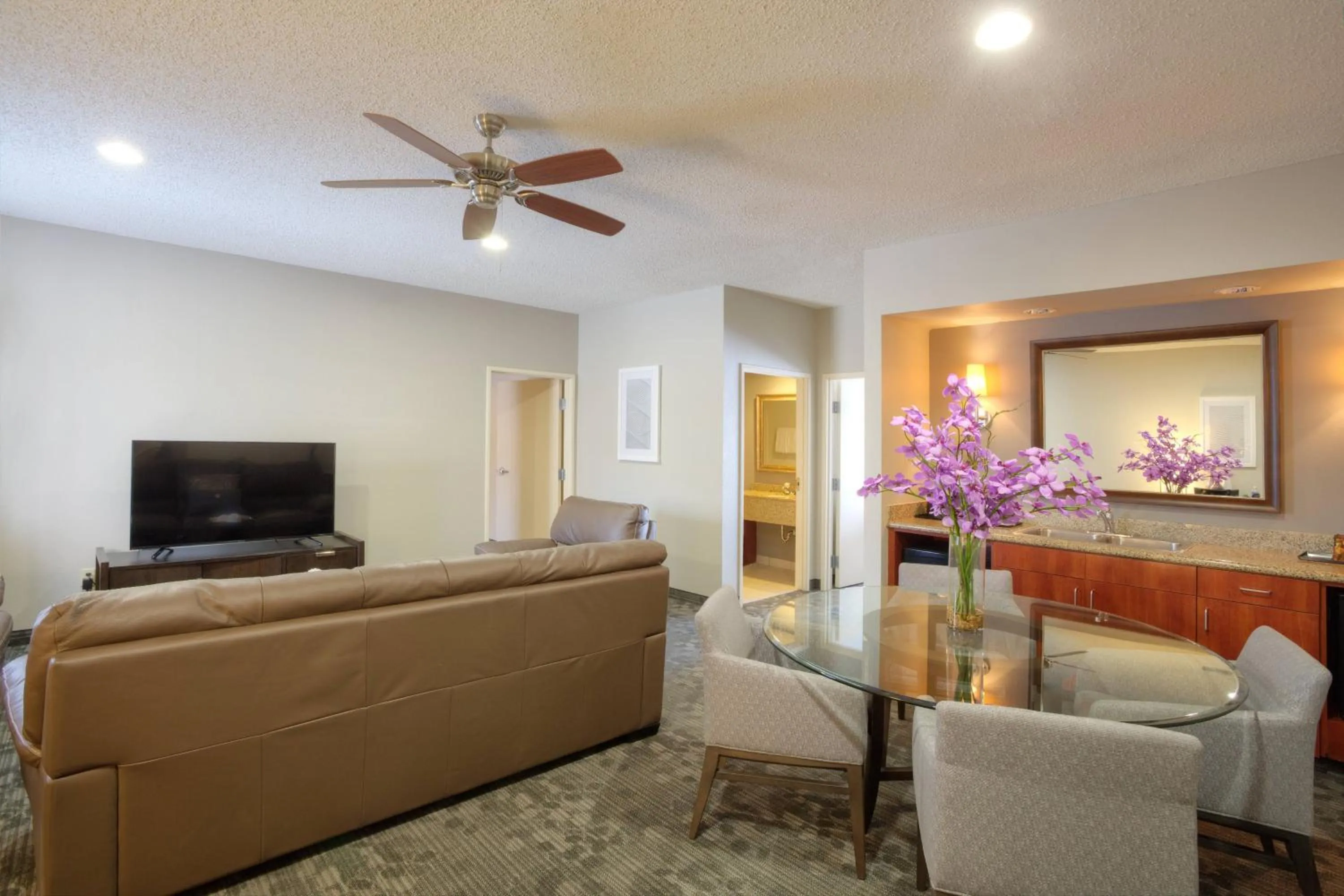 Living room in Courtyard by Marriott McAllen