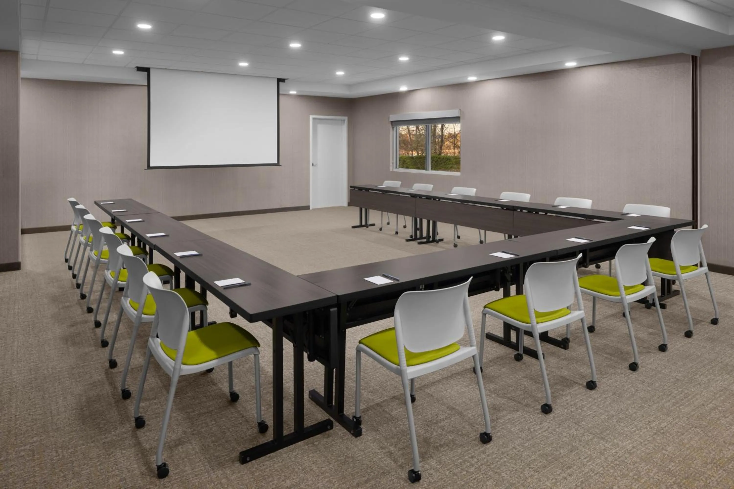 Meeting/conference room in SpringHill Suites by Marriott Grand Rapids Airport Southeast