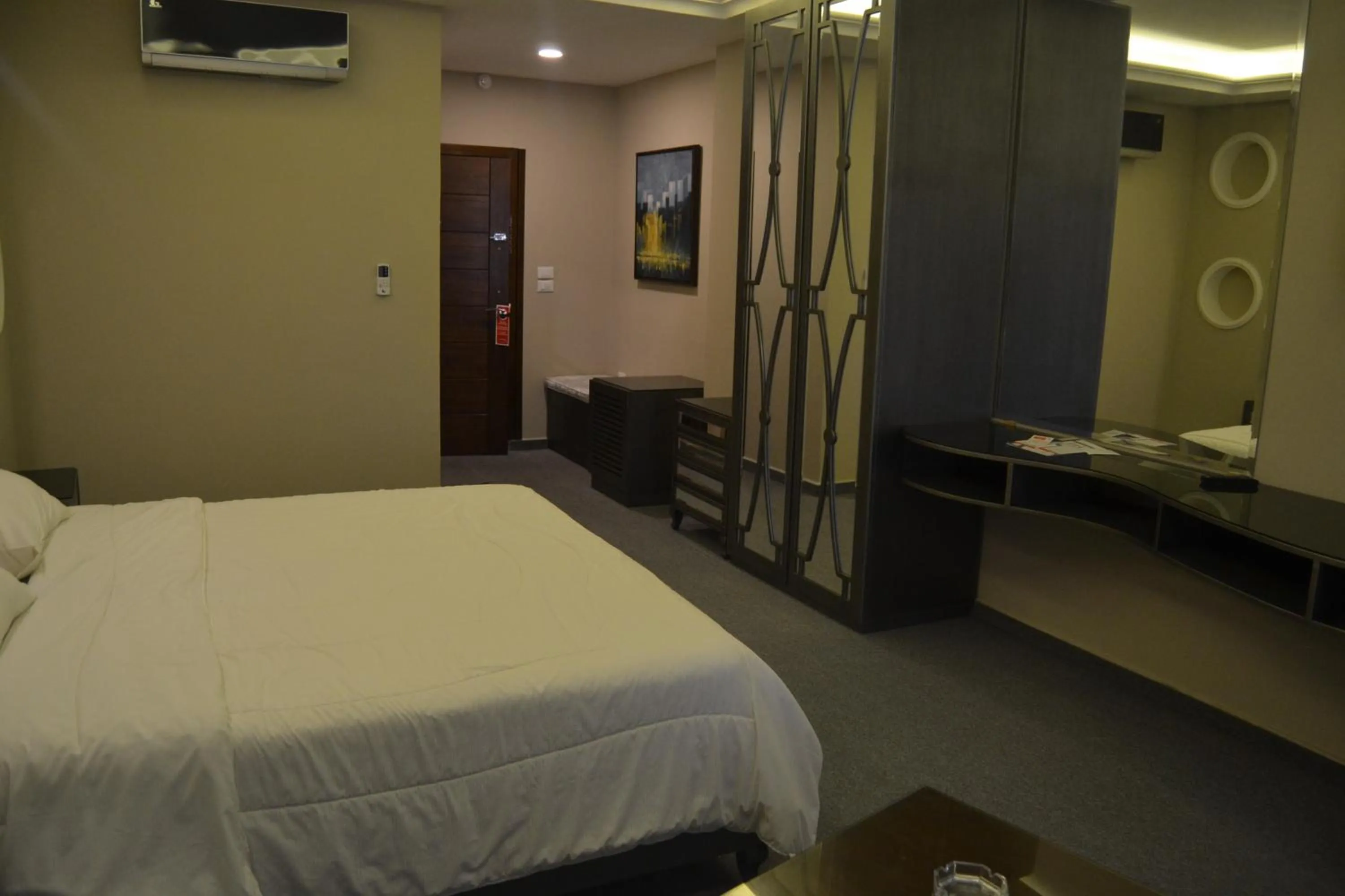 Photo of the whole room, Bed in Platinum Hotel