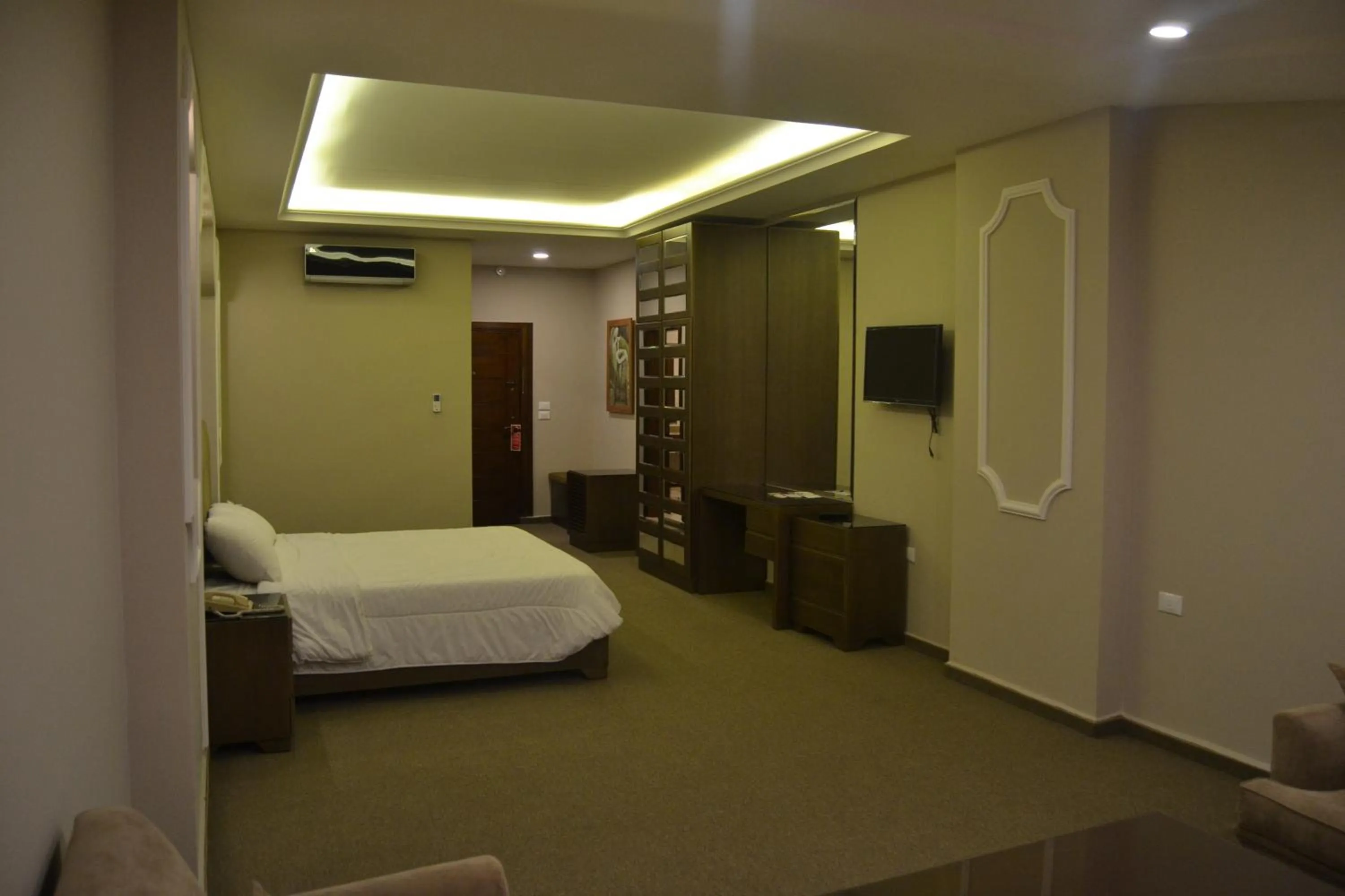 Photo of the whole room, Bed in Platinum Hotel