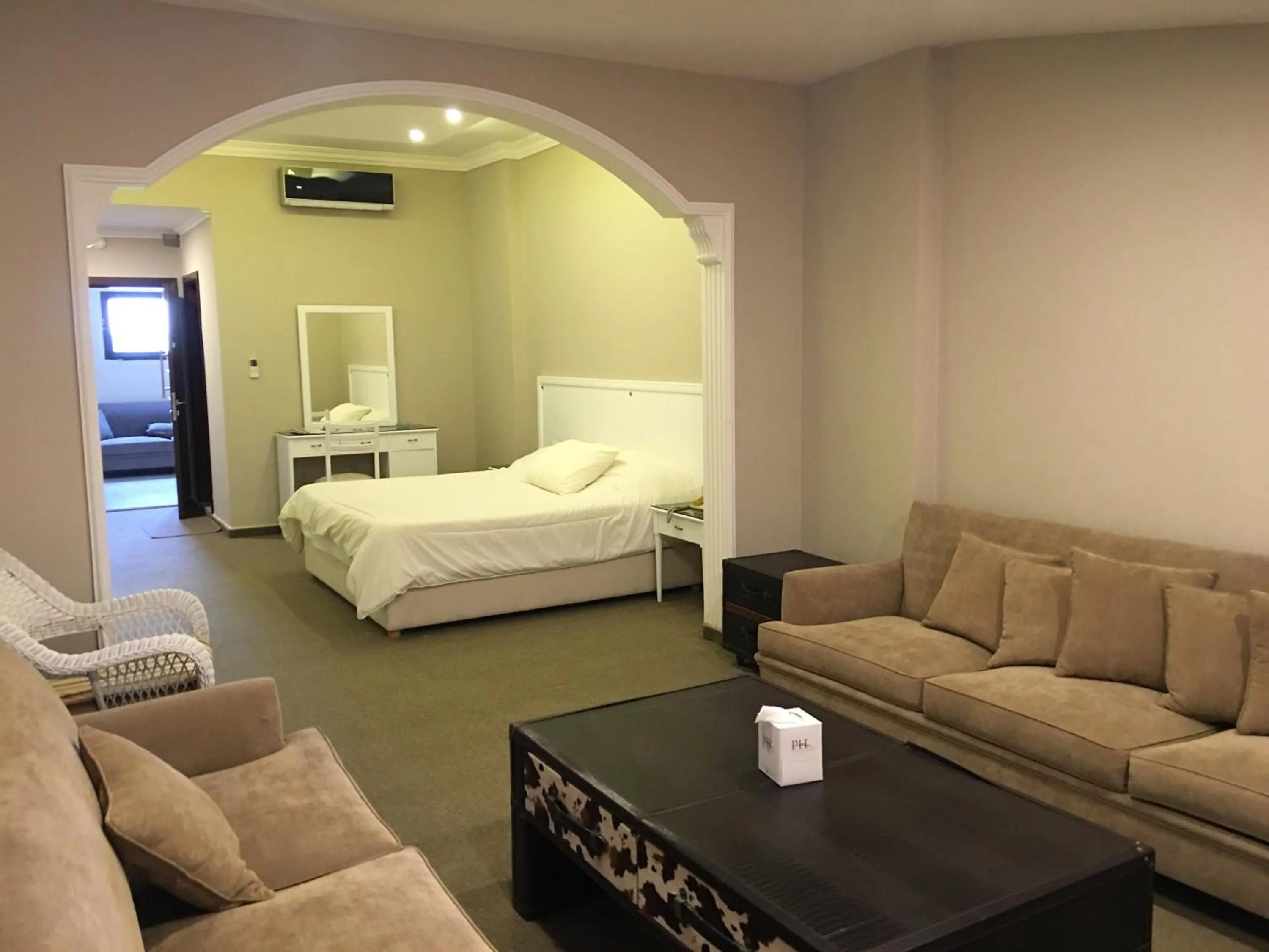 Photo of the whole room, Bed in Platinum Hotel