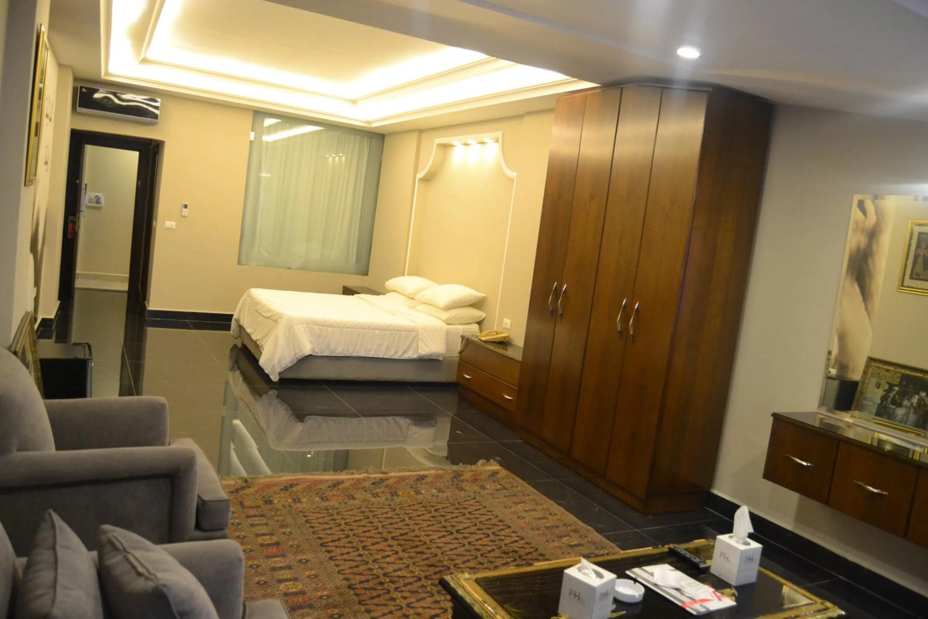 Photo of the whole room, Bed in Platinum Hotel