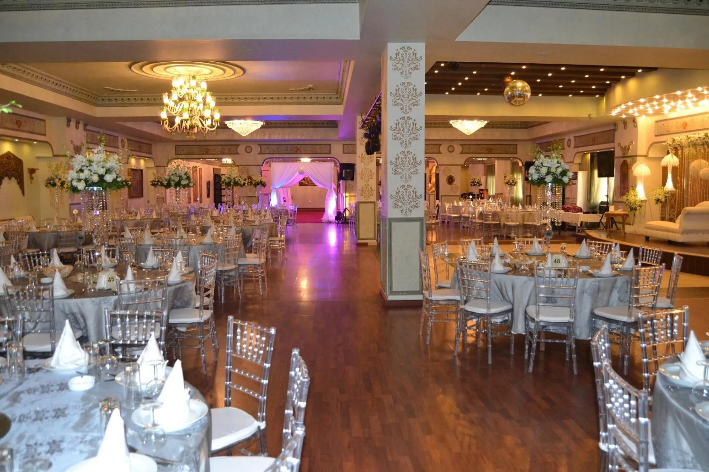 Restaurant/places to eat in Platinum Hotel