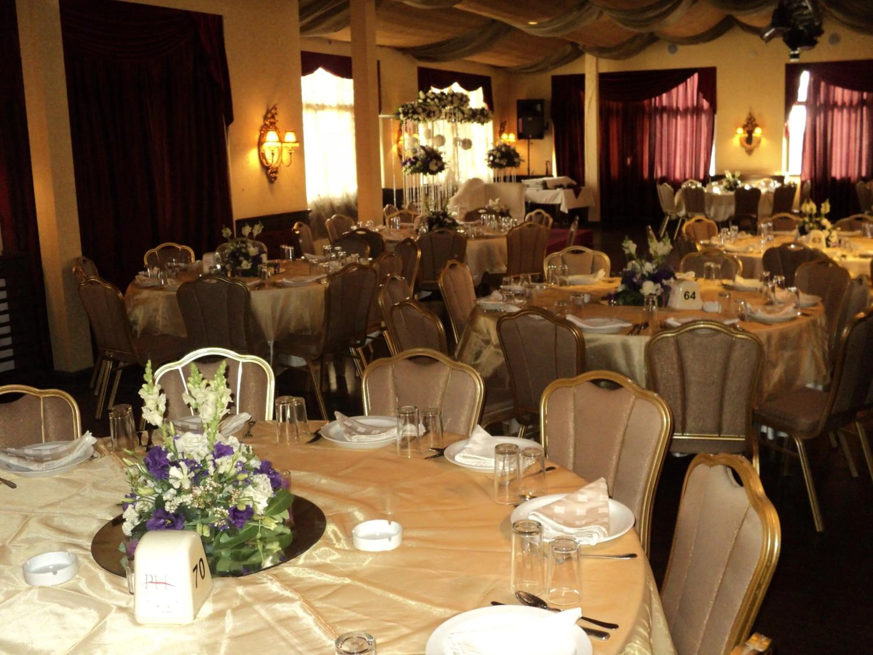 Restaurant/places to eat in Platinum Hotel