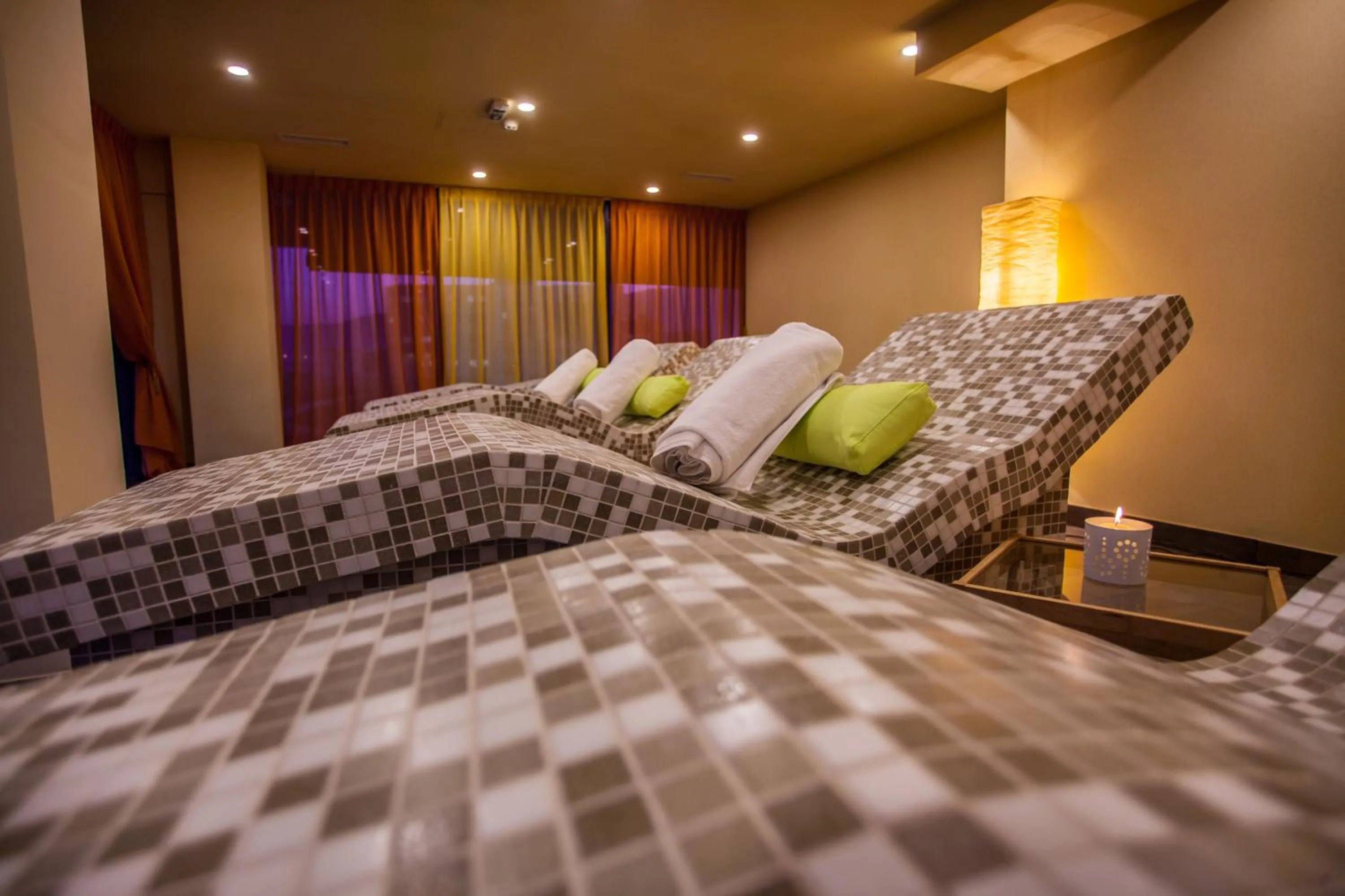 Spa and wellness centre/facilities, Bed in Malak Regency Hotel