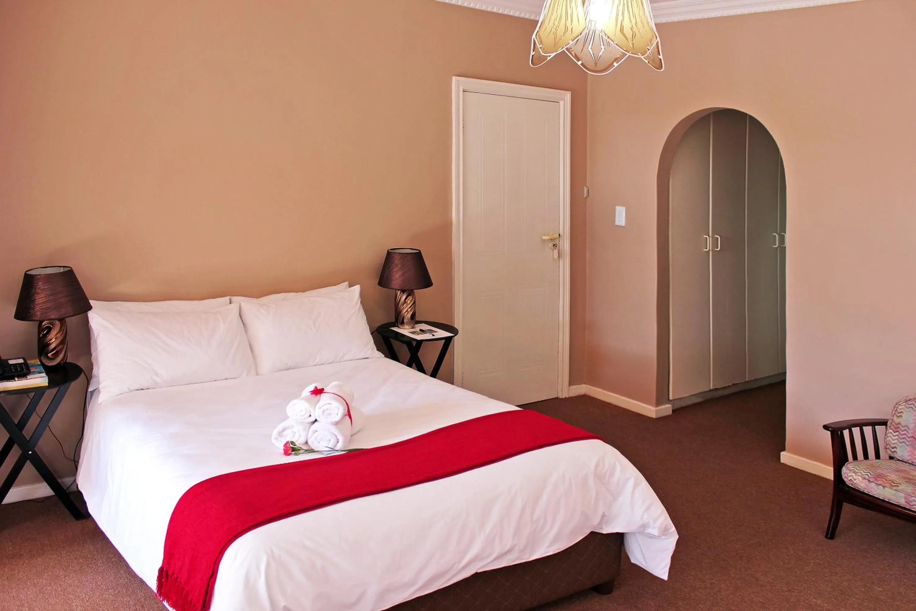 Property building, Bed in Durban Manor Guest House