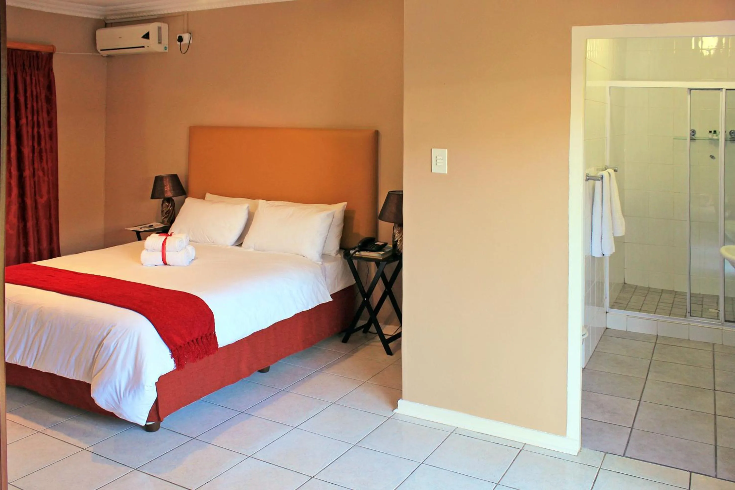 Property building, Bed in Durban Manor Guest House