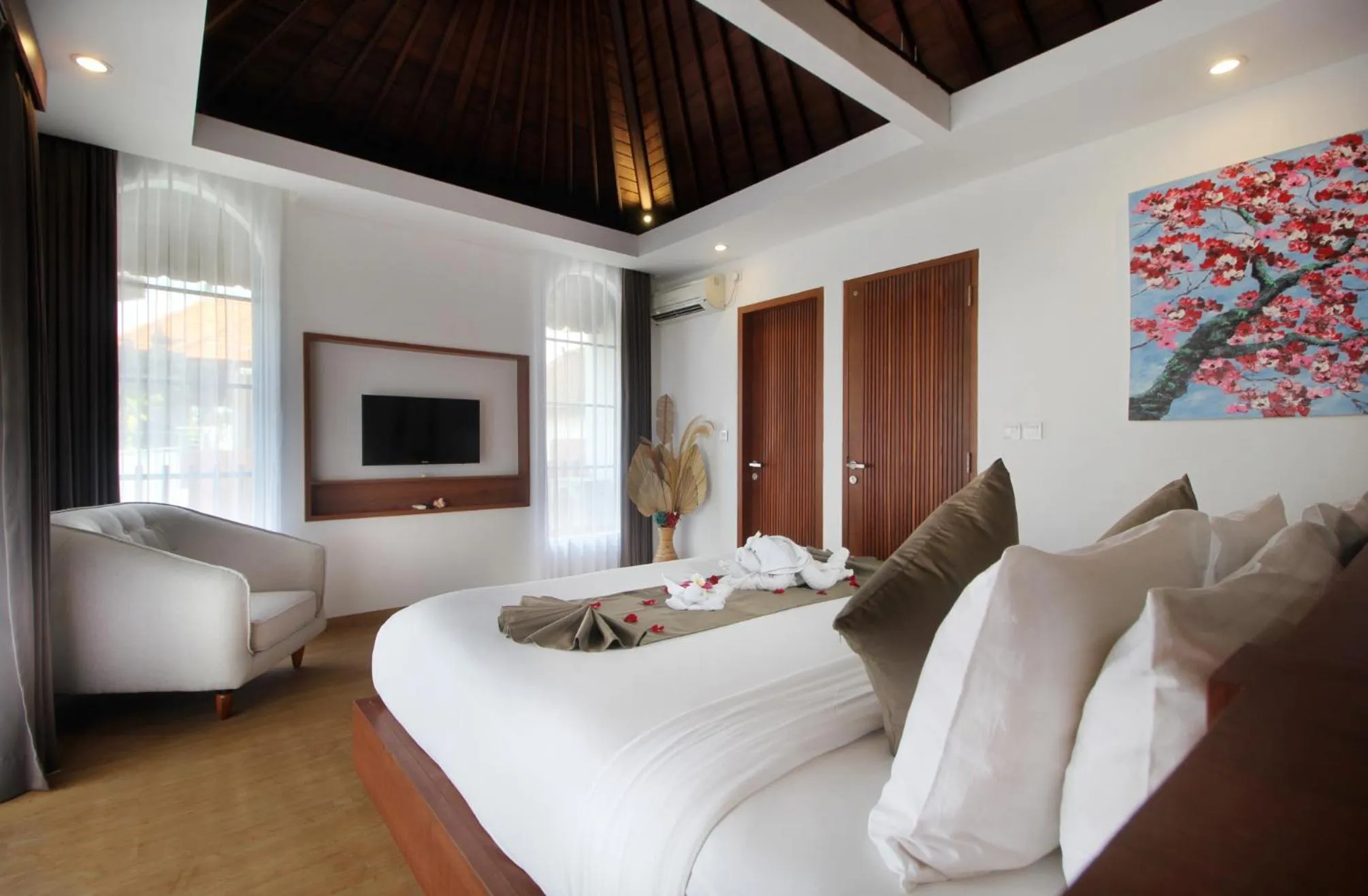 Photo of the whole room, Bed in Sudha Villa Bali Anyelir