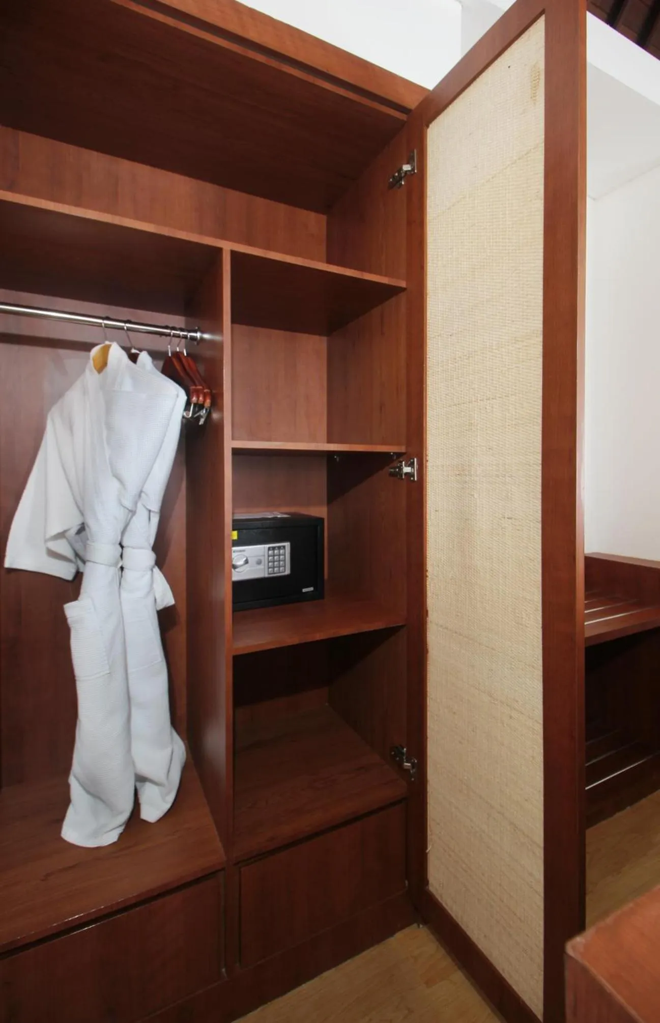 safe in Sudha Villa Bali Anyelir