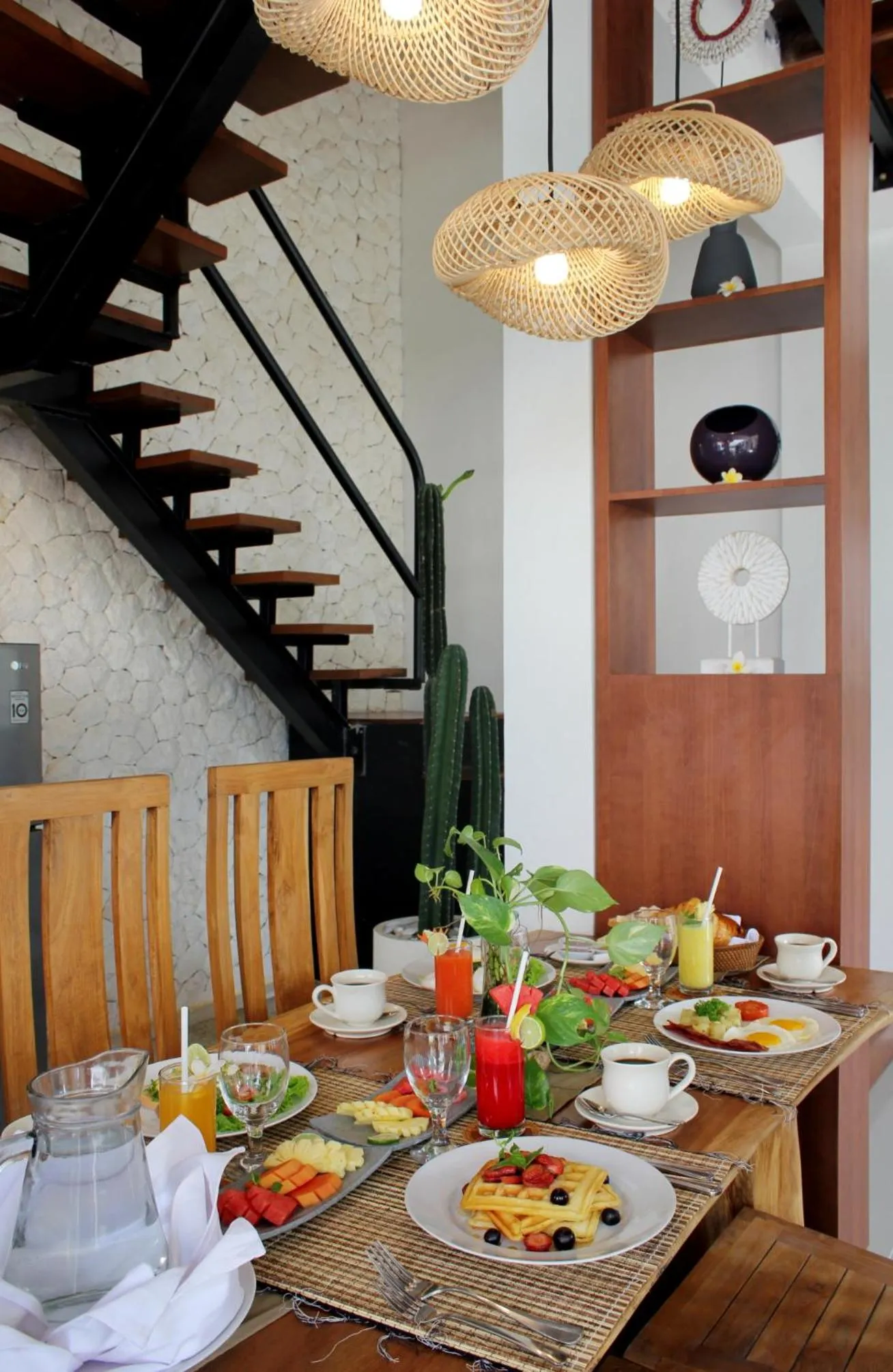 Food and drinks in Sudha Villa Bali Anyelir