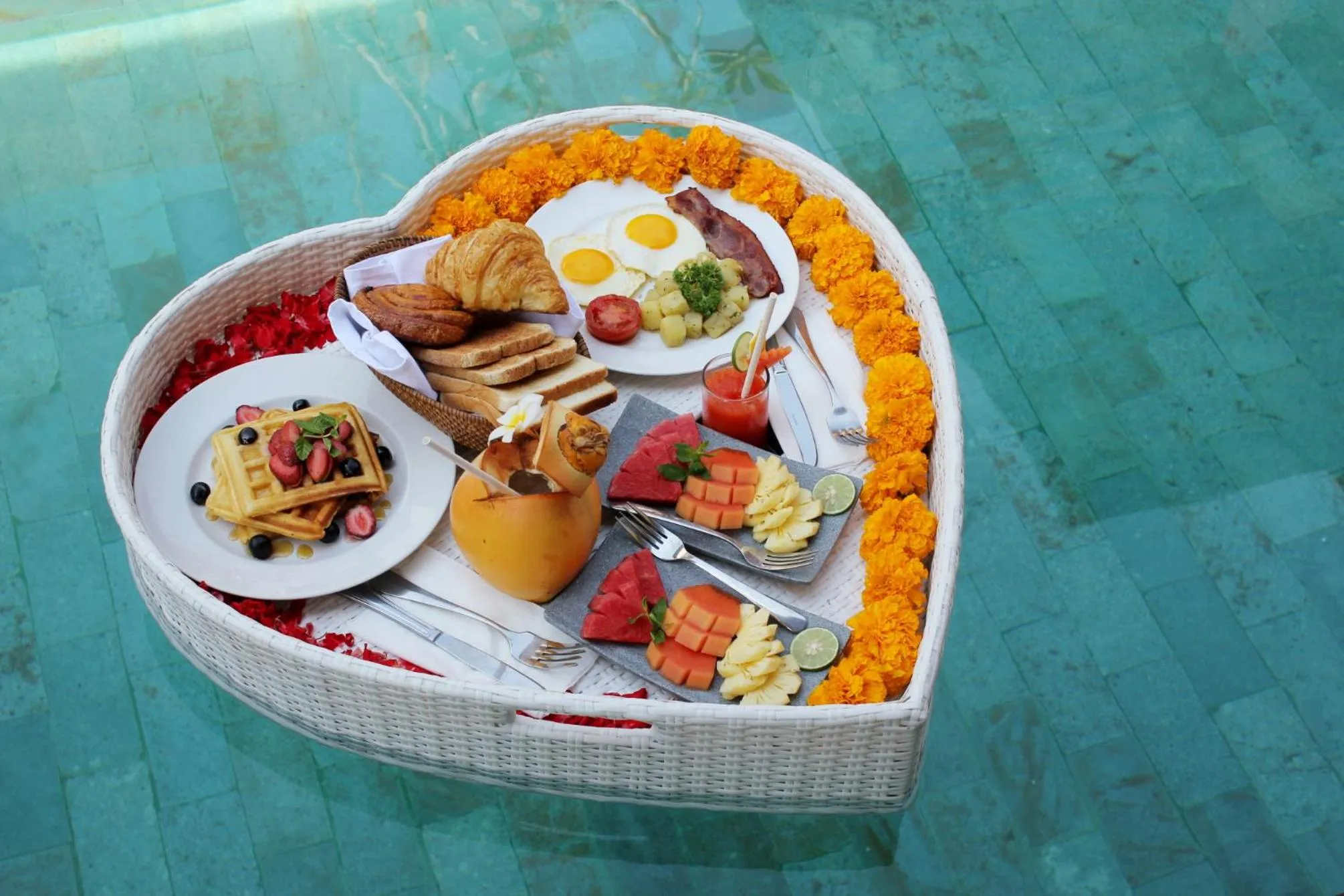 Food and drinks in Sudha Villa Bali Anyelir