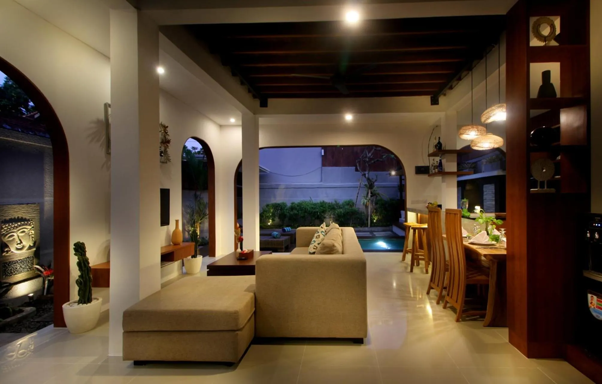 Night in Sudha Villa Bali Anyelir