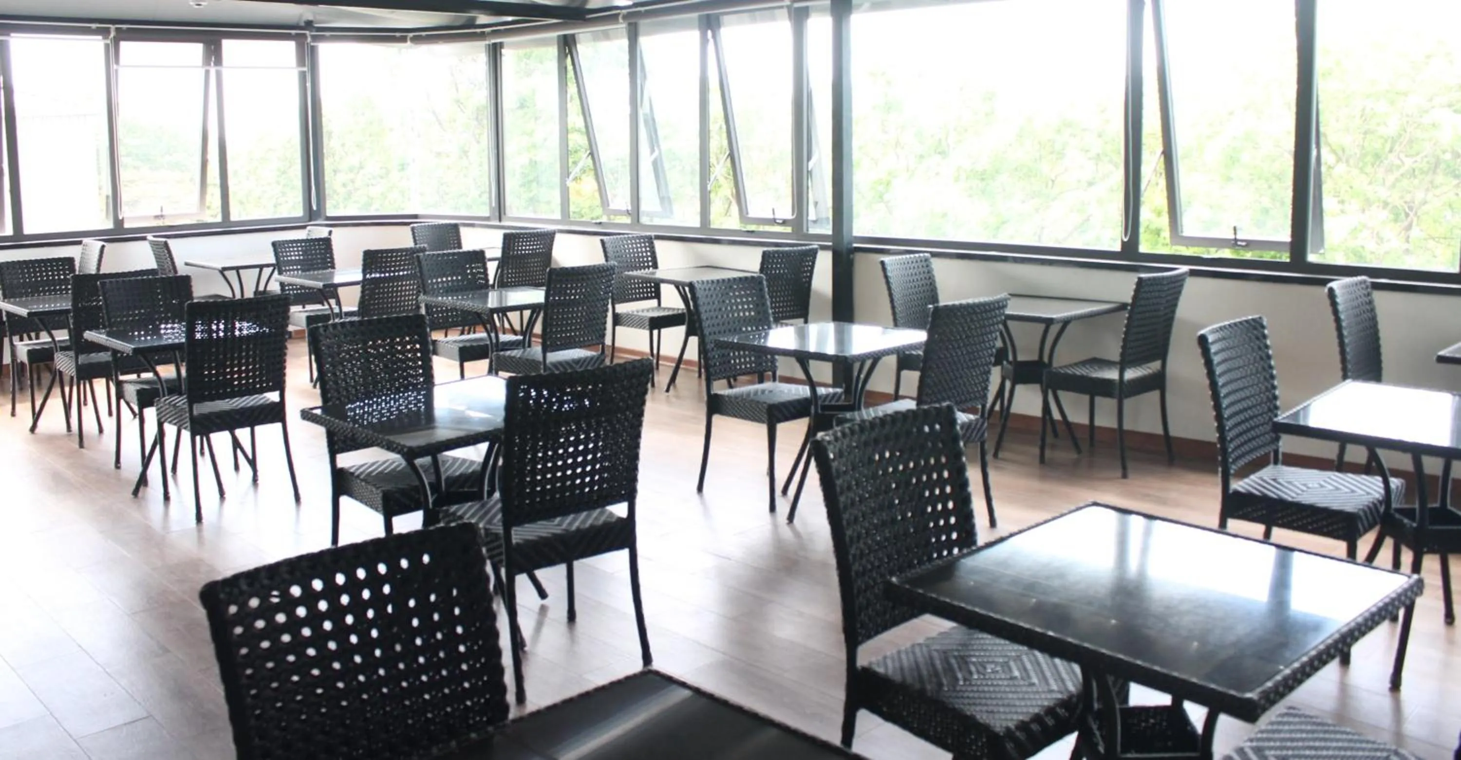 Restaurant/places to eat in Sakura Hotel 3