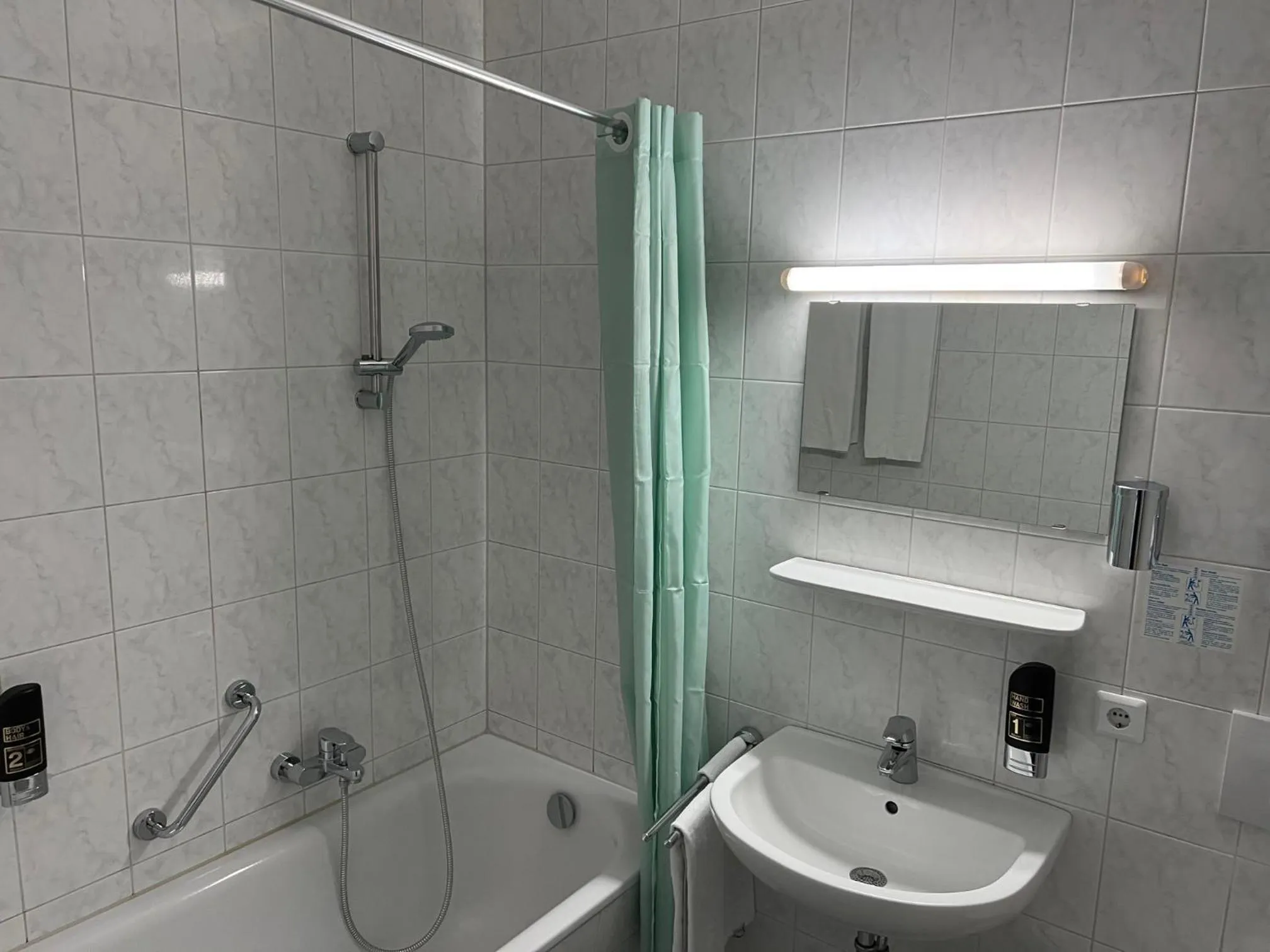 Shower in Hotel Thannhof