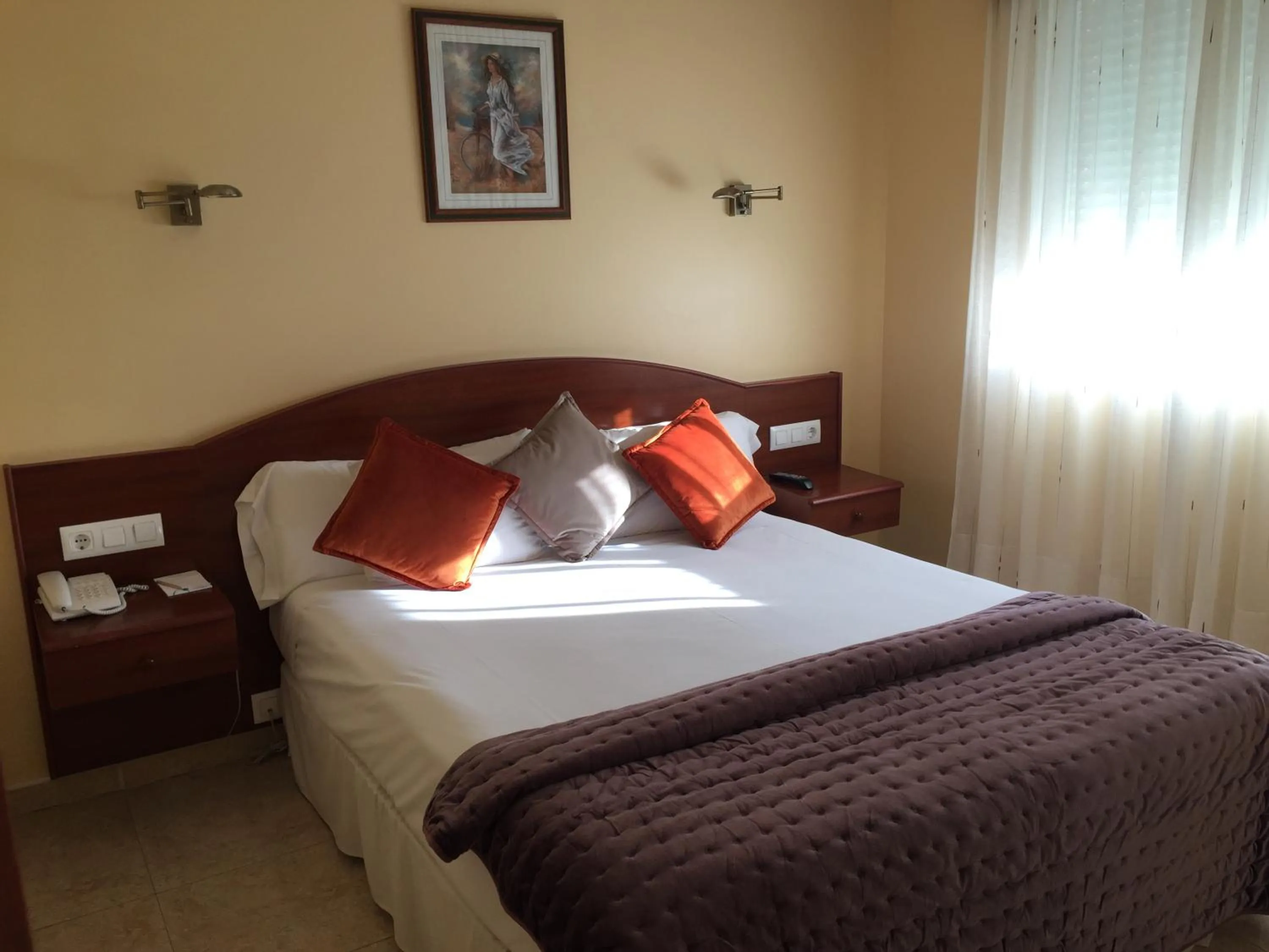 Photo of the whole room, Bed in Hotel & Apartamentos Cons da Garda