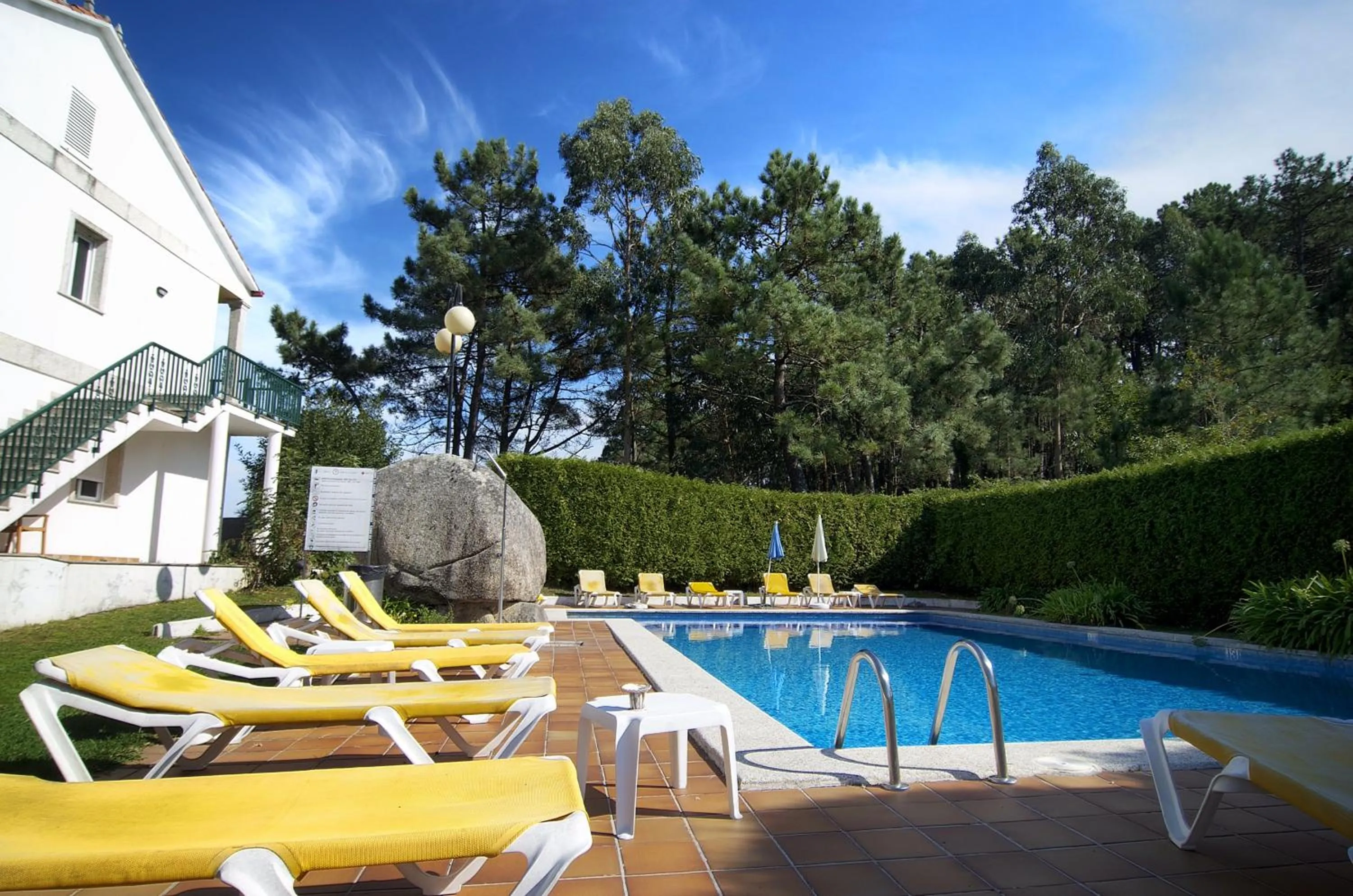 Swimming pool in Hotel & Apartamentos Cons da Garda