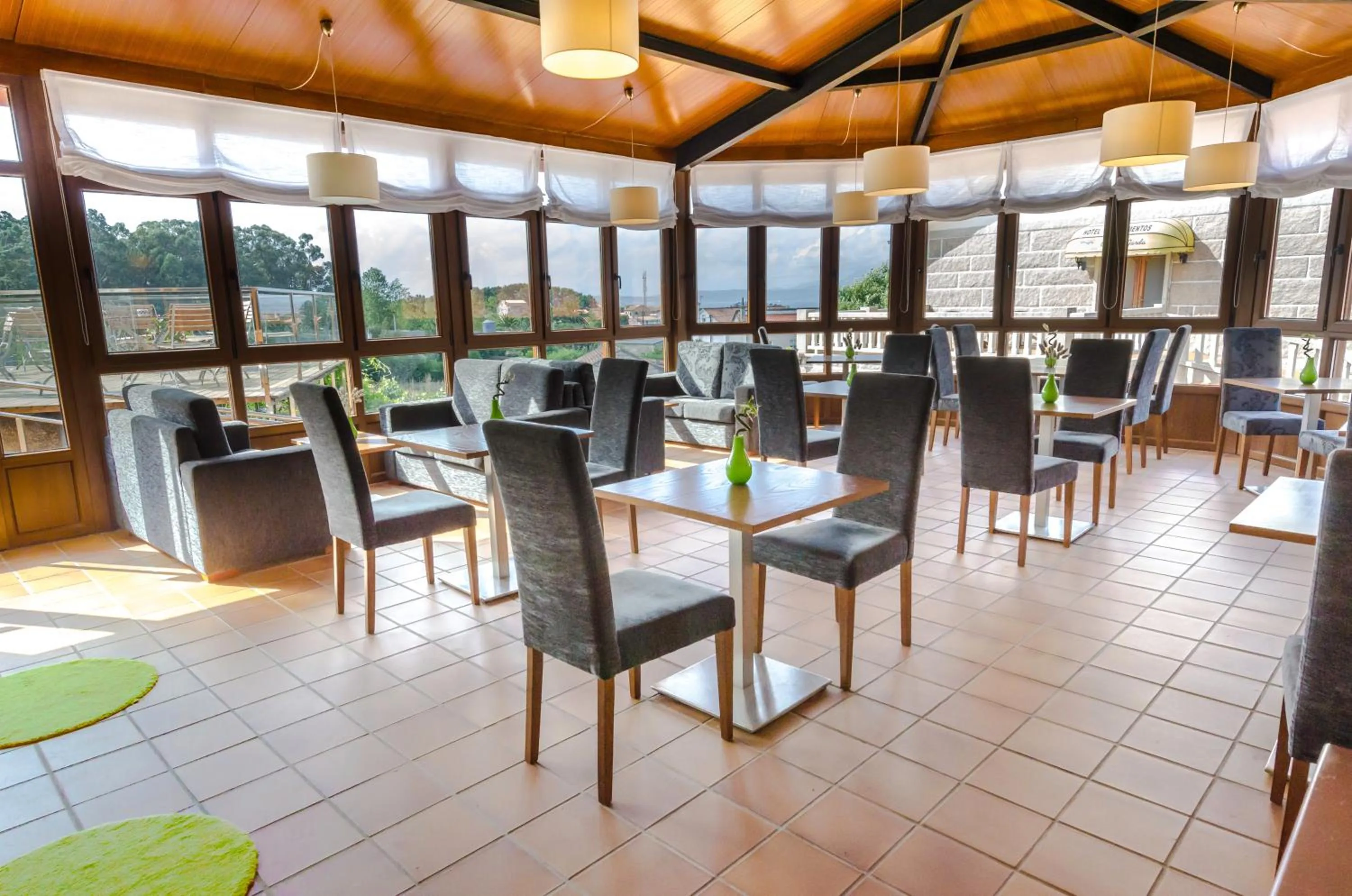 Communal lounge/ TV room in Hotel & Apartamentos Cons da Garda