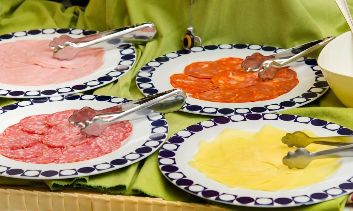 Buffet breakfast in Hotel & Apartamentos Cons da Garda