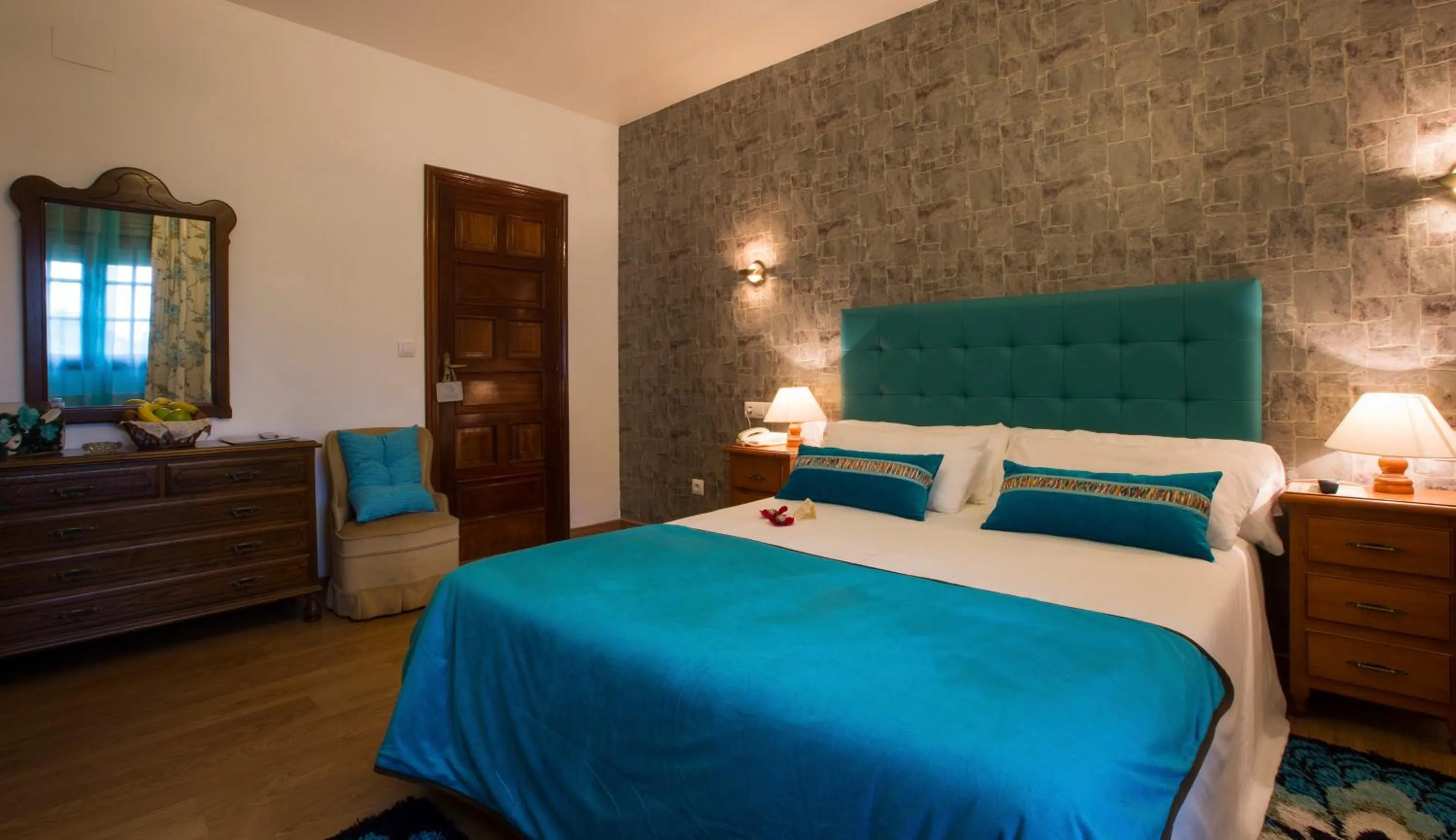 Photo of the whole room, Bed in Hotel & Apartamentos Cons da Garda